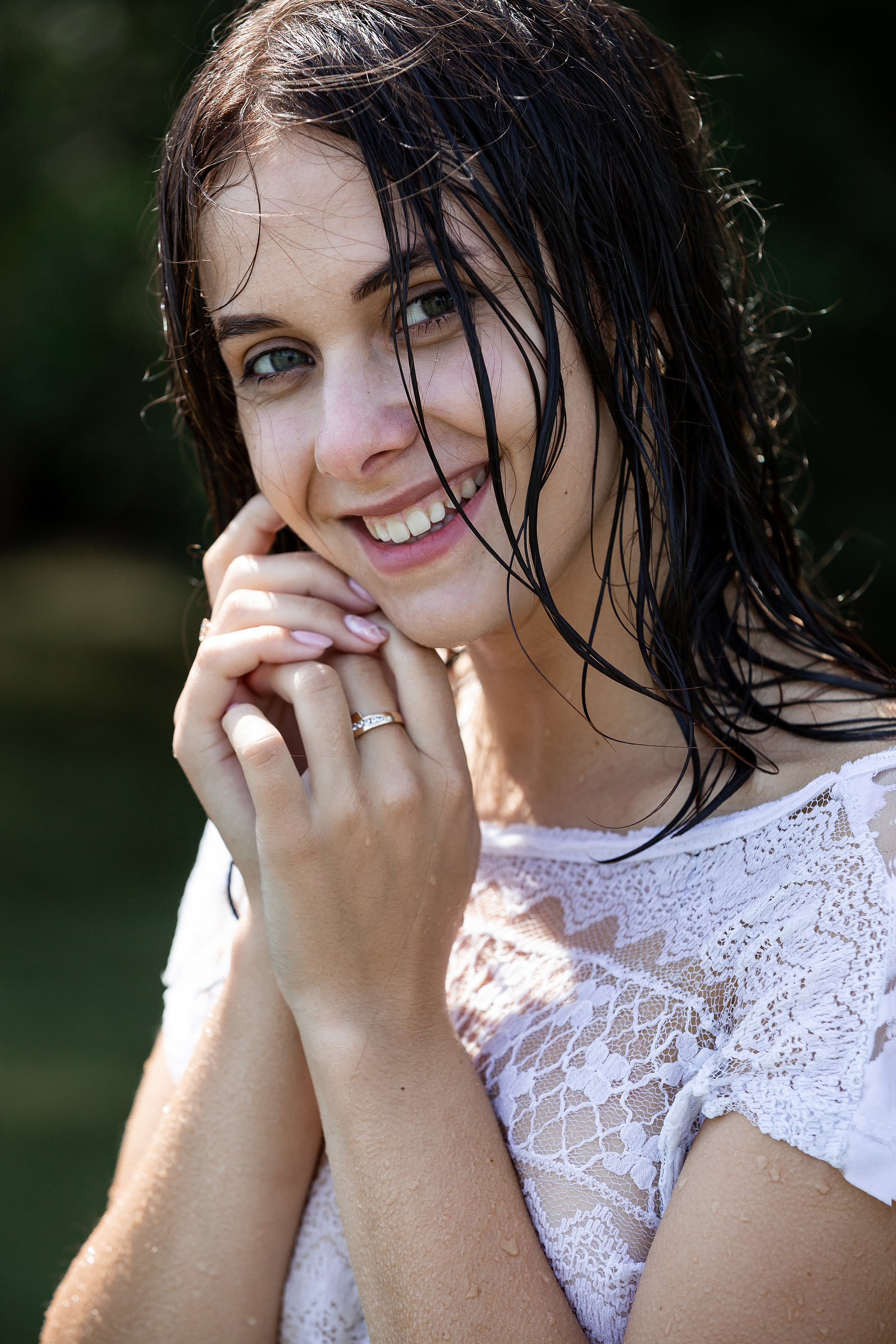 крупный портрет девушки.