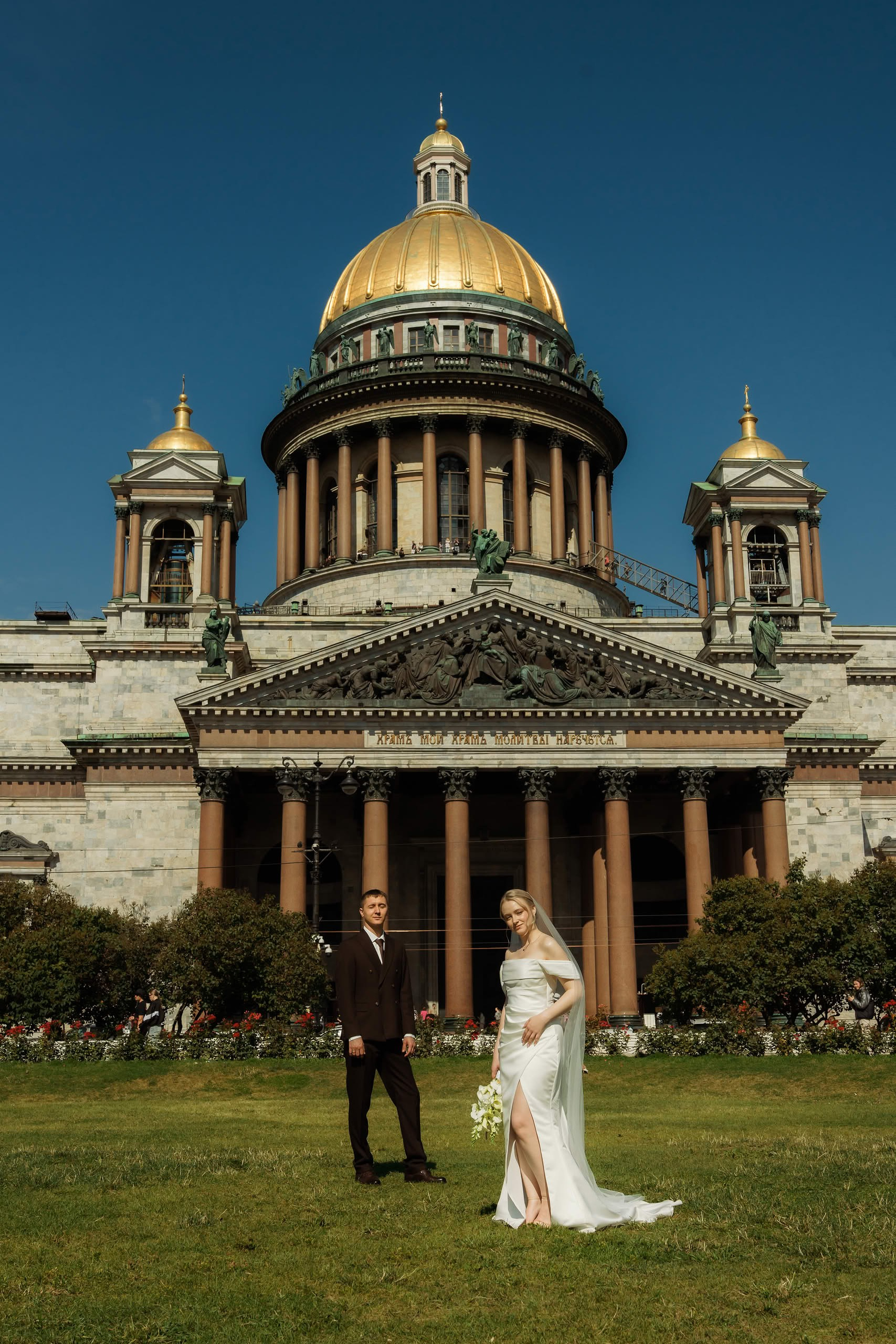 Свадебная фотосессия в Санкт-Петербурге — Академия Штиглица и Исаакиевский собор