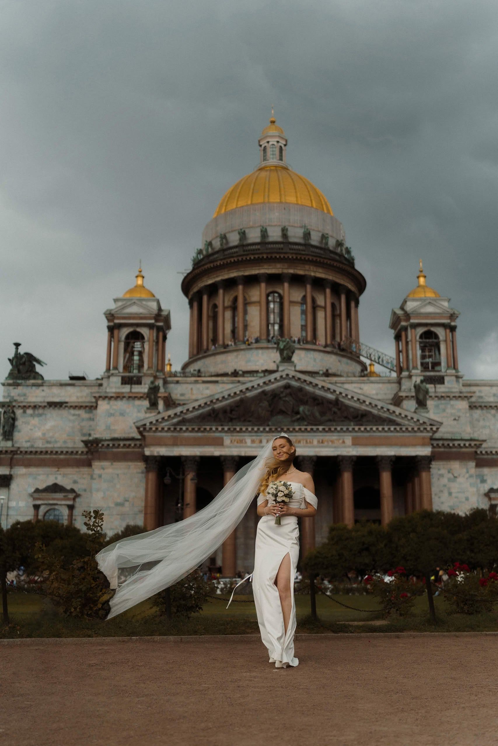 Свадебная фотосессия у Исаакиевского собора — маршрут, лучшие места и советы фотографа