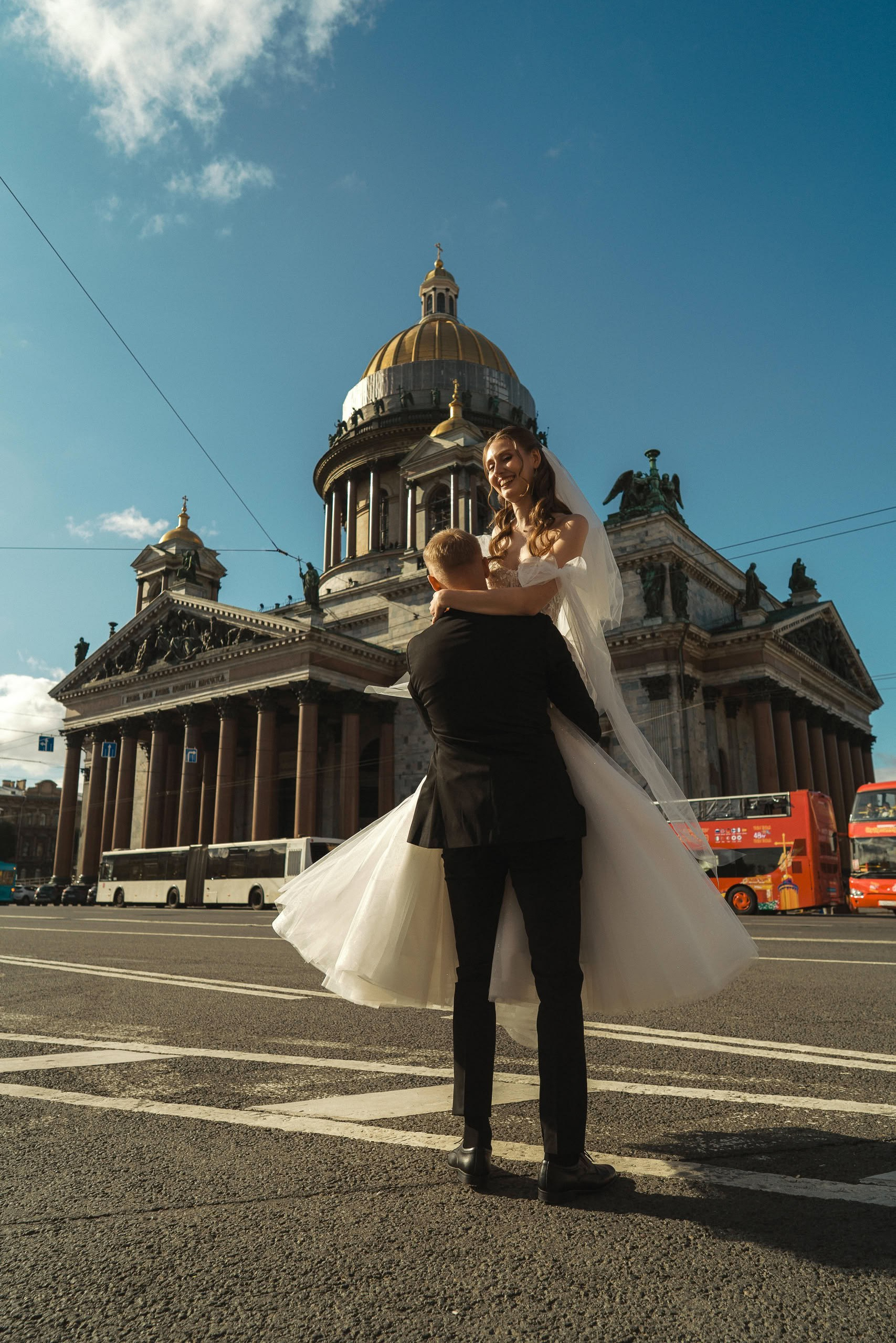 Свадебная фотосессия у Исаакиевского собора — маршрут, лучшие места и советы фотографа