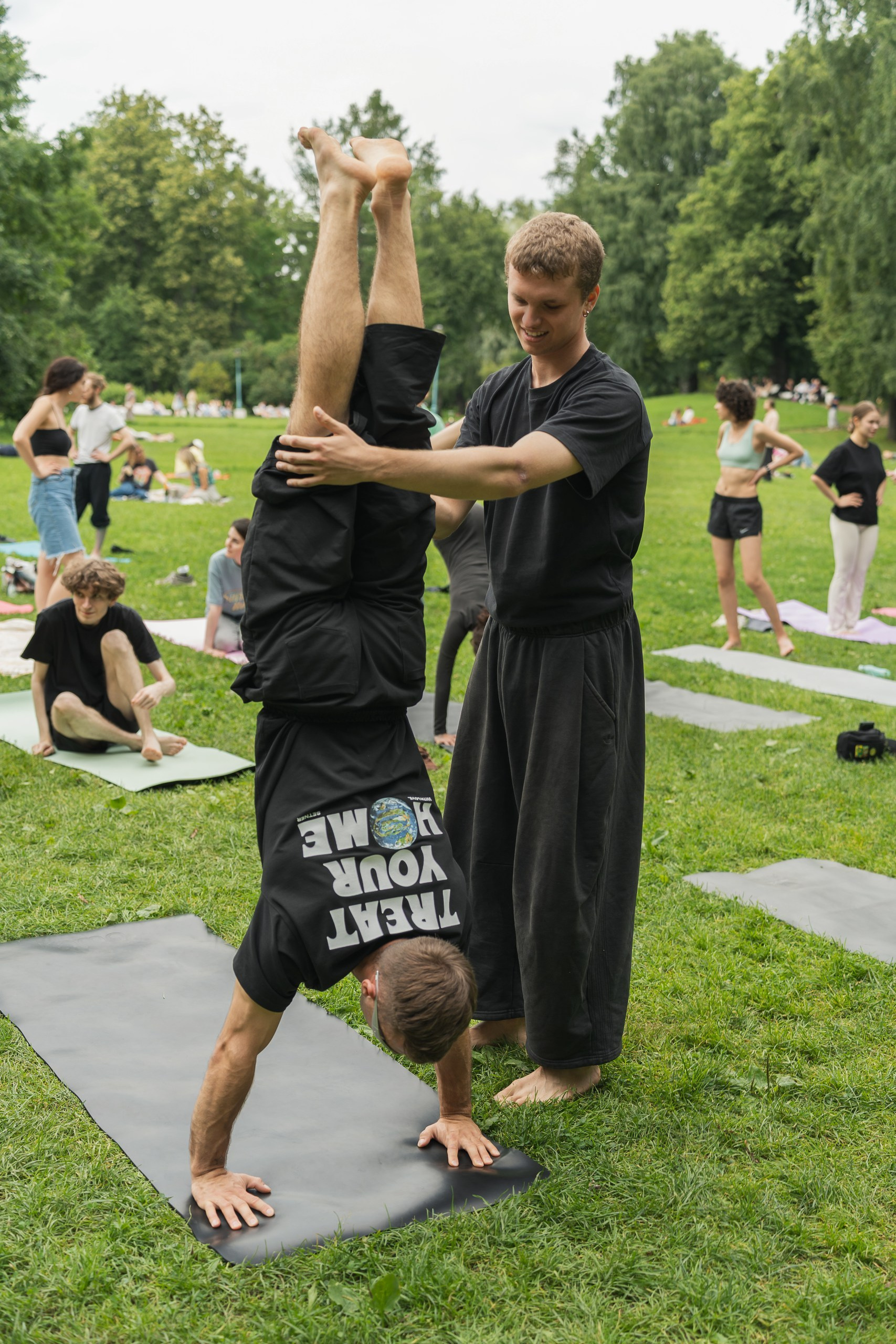 Съёмка открытого занятия YOGA FYSM в Таврическом саду. Профессиональный фотограф в СПб — Заказать фотосессию в Санкт-Петербурге | Евгений Кузьмичёв