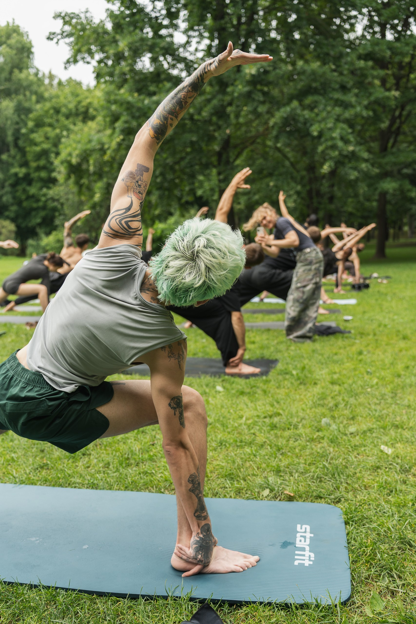 Съёмка открытого занятия YOGA FYSM в Таврическом саду. Профессиональный фотограф в СПб — Заказать фотосессию в Санкт-Петербурге | Евгений Кузьмичёв