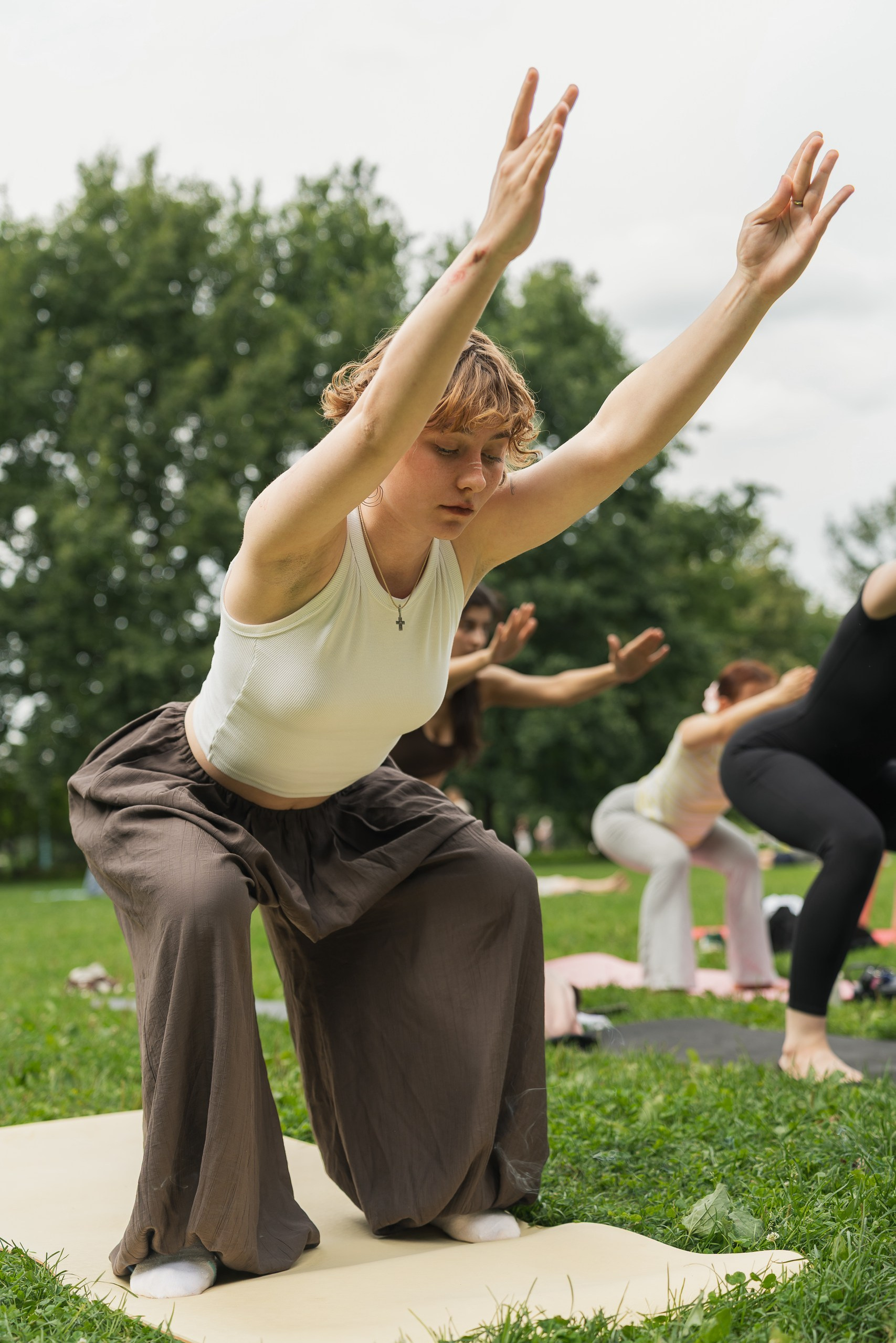 Съёмка открытого занятия YOGA FYSM в Таврическом саду. Профессиональный фотограф в СПб — Заказать фотосессию в Санкт-Петербурге | Евгений Кузьмичёв