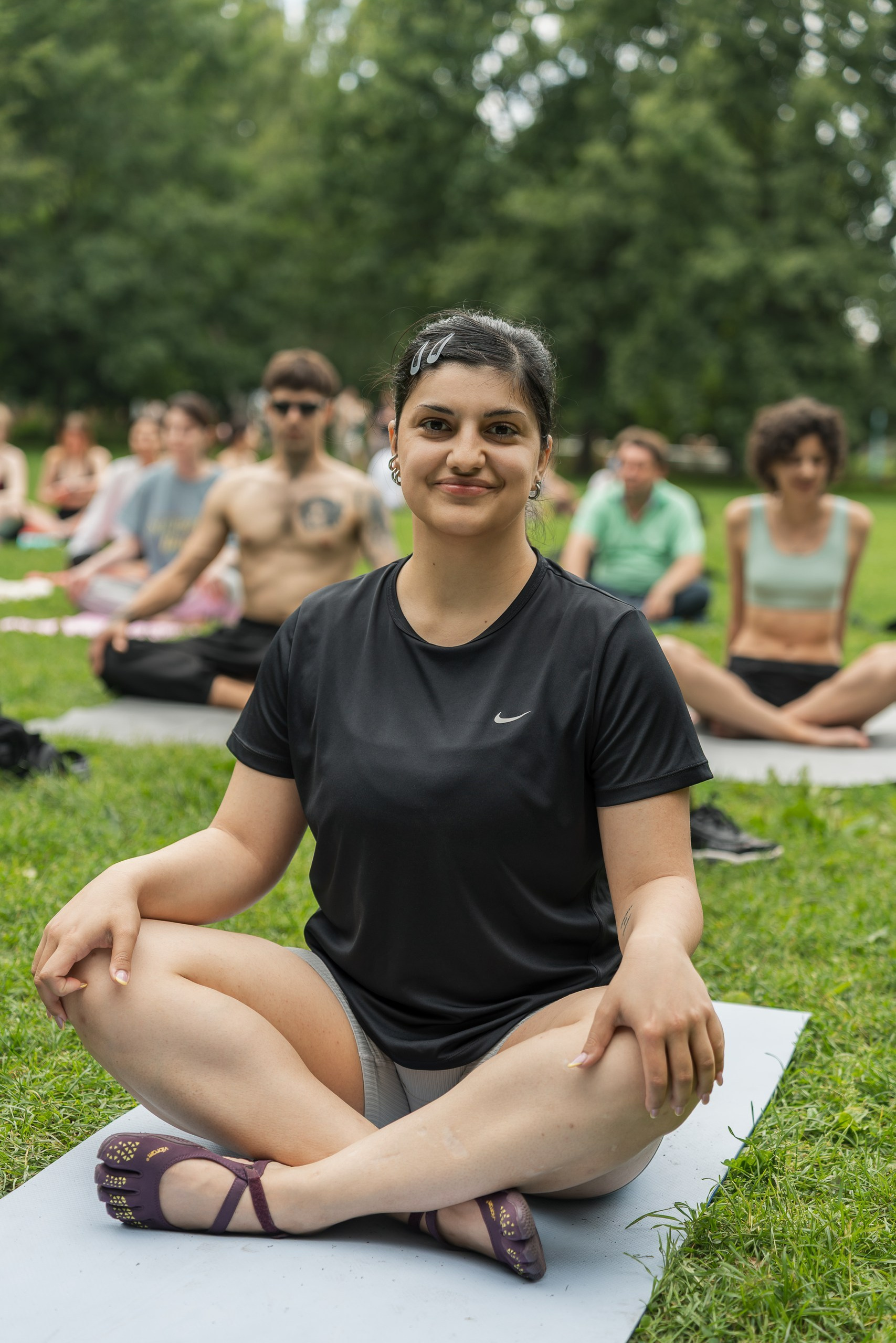 Съёмка открытого занятия YOGA FYSM в Таврическом саду. Профессиональный фотограф в СПб — Заказать фотосессию в Санкт-Петербурге | Евгений Кузьмичёв