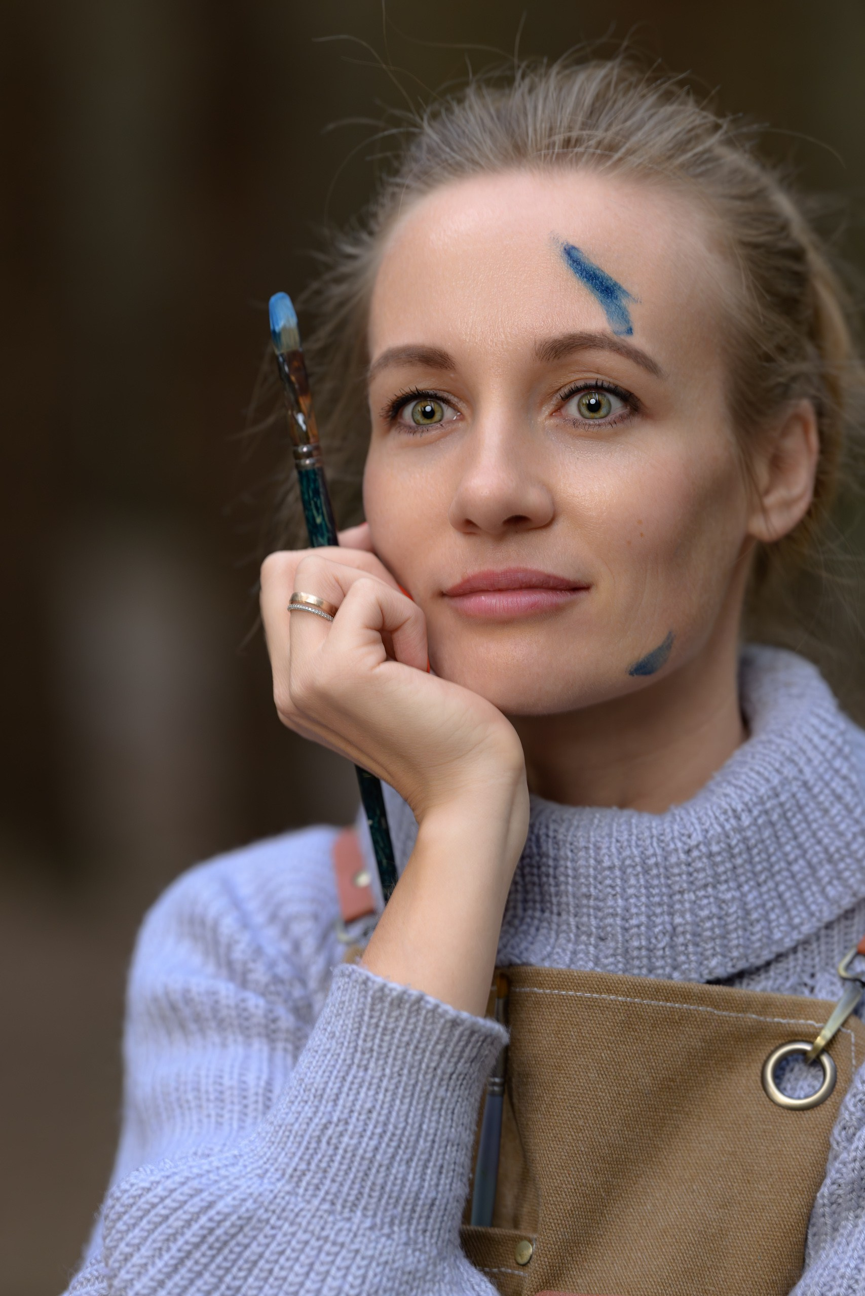 Портрет художницы с кисточкой