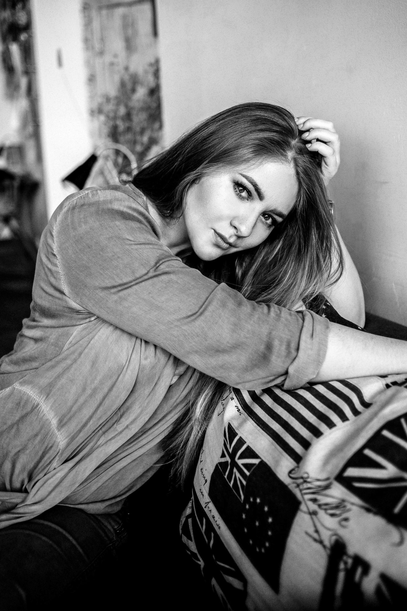 Контакты +7 929 770 45 58. Доброго времени суток! Меня зовут Куличкова Юлия — я фотограф Ваших эм