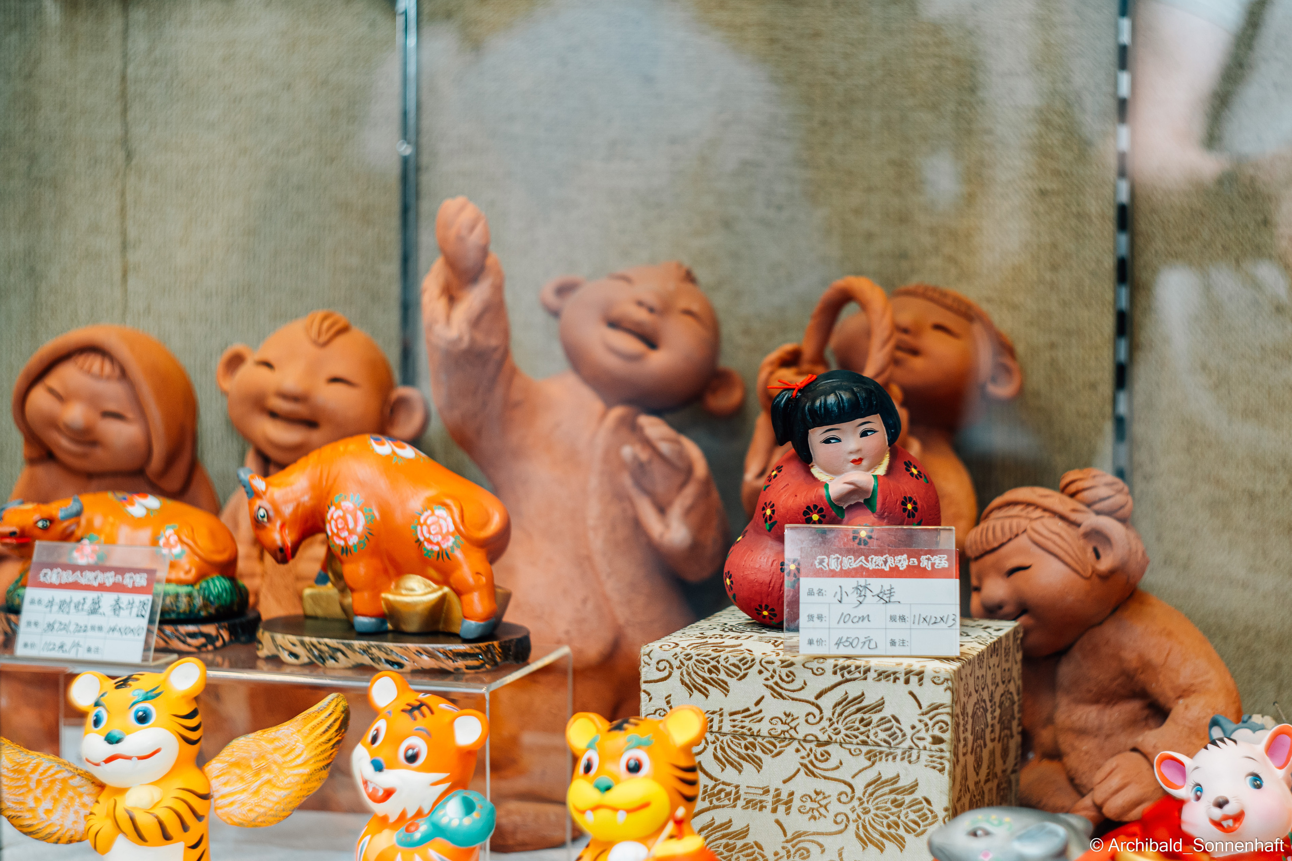 天津泥人张 Tianjin’s Nirenzhang (Tianjin Clay Figure). Photographer in Guangzhou, China. Archibald Sonnenhaft