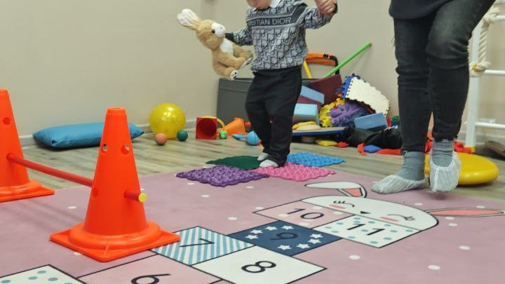 Занятия в группе. Детский центр развития и коррекции детей Свой центр