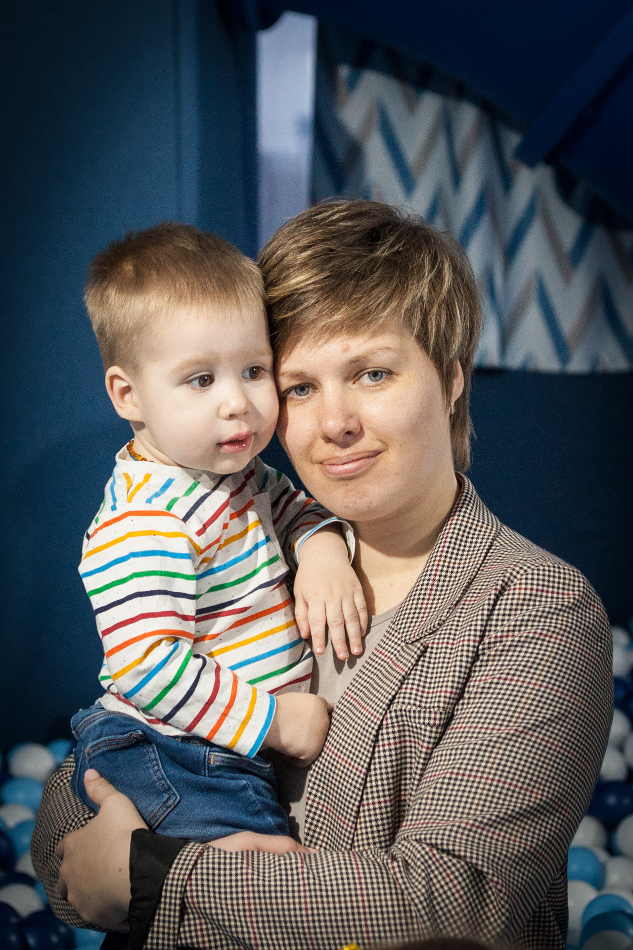 на фото  - мама  с сыном, это пример семейной фотосьемки . Фотограф в Хабаровске - Татьяна Трубникова