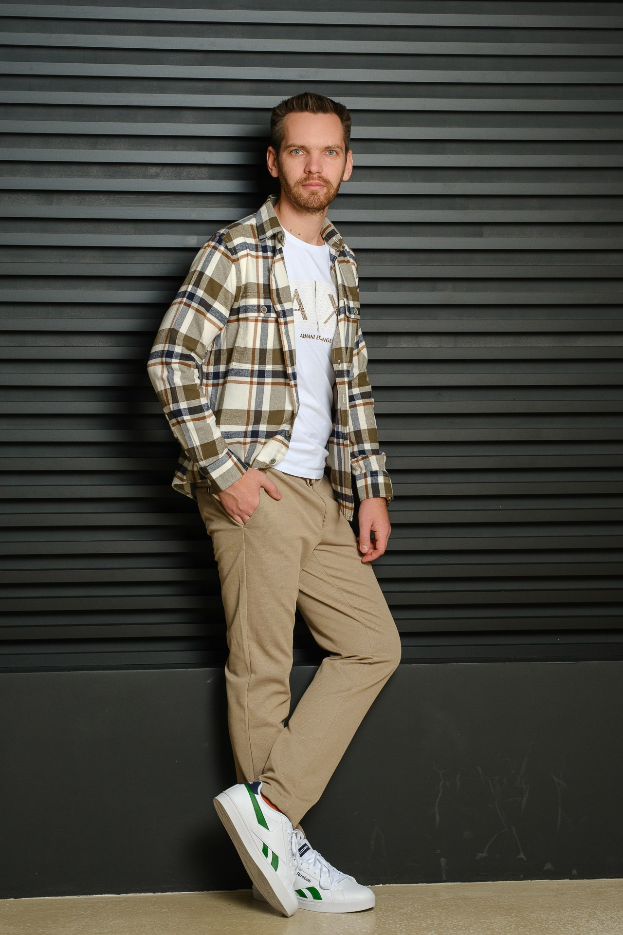 Фотограф Сергей Якубицкий. Снимаю более 14 лет для компаний, брендов и частных клиентов, помогаю с позированием, подбором локации и отдаю готовые фотографии за 5 дней