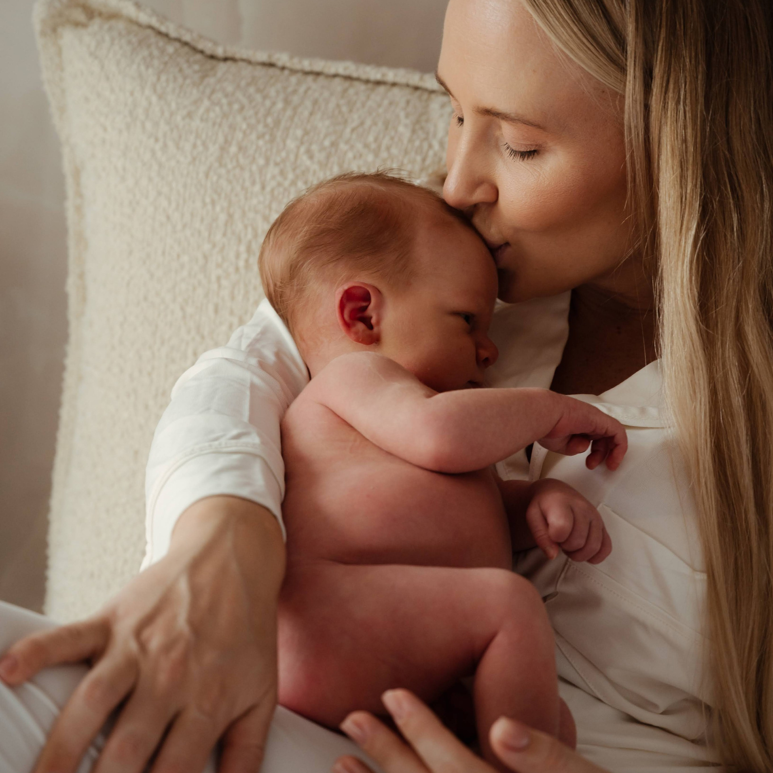Контакты. Профессиональный фотограф беременности в СПБ. Стильные фотосессии беременности в стиле минимализм и классическая фотография