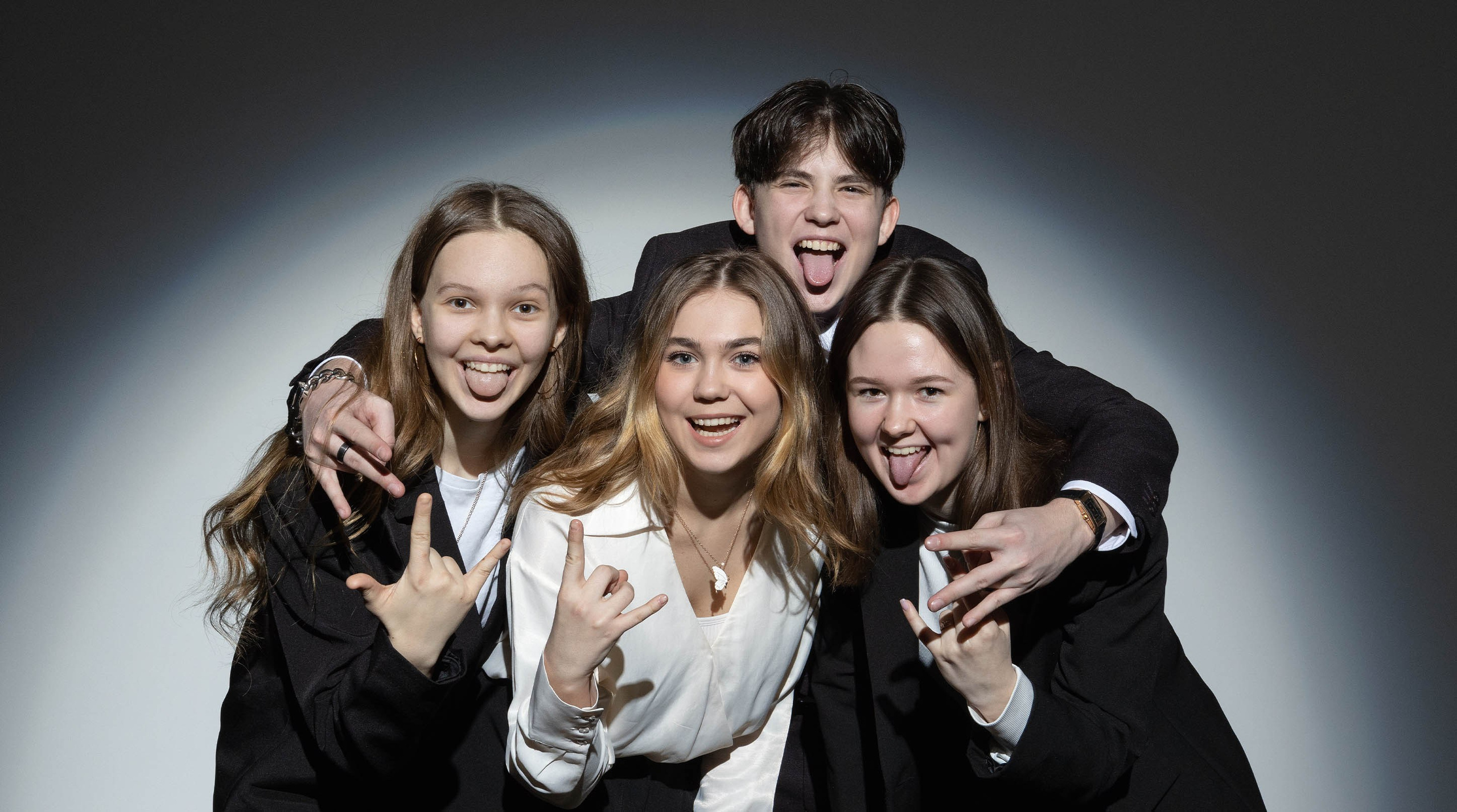 Release Студия выпускных альбомов Юрия Рыбина. Занимаемся школьной фотографией, изготовлением выпускных альбомов. Тюмень