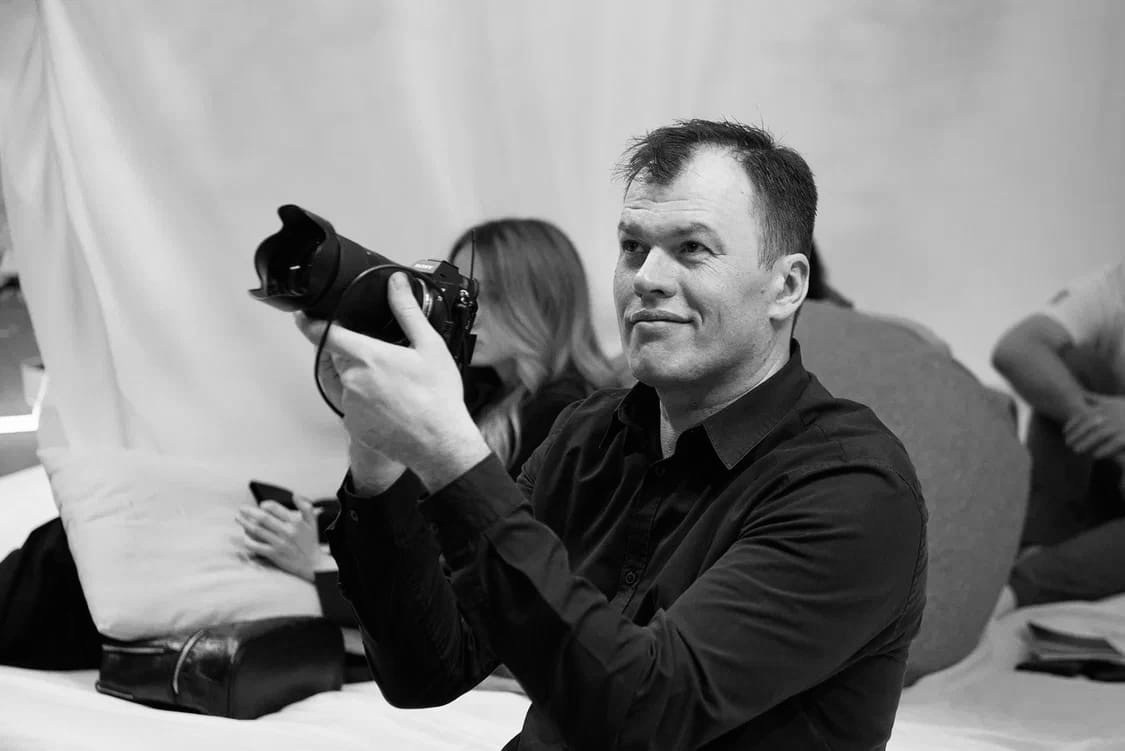 Ведущий. Актёр кино, артист мюзиклов, ведущий мероприятий, ведущий свадеб, дед Мороз — всё это Святослав Ставцев