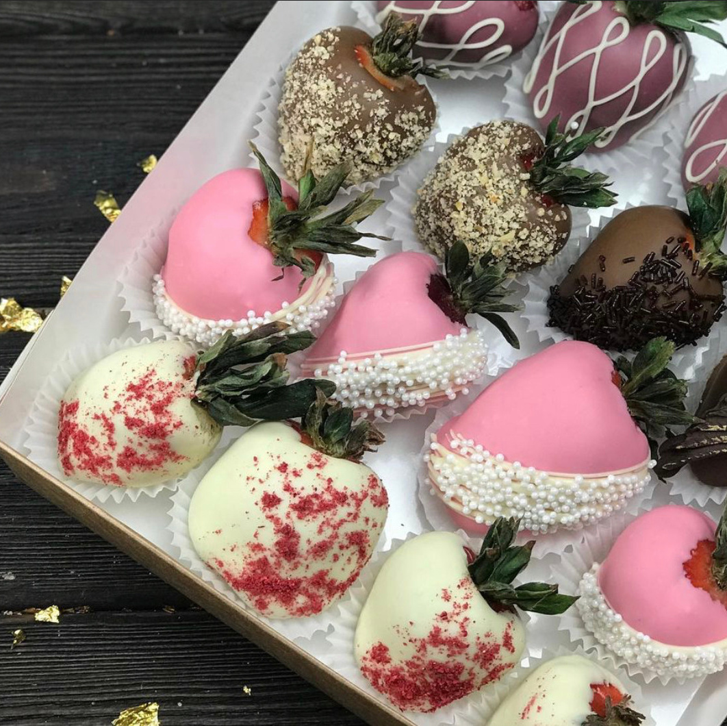 Наборы из клубники в шоколаде Сургут. Клубника в шоколаде в Сургуте