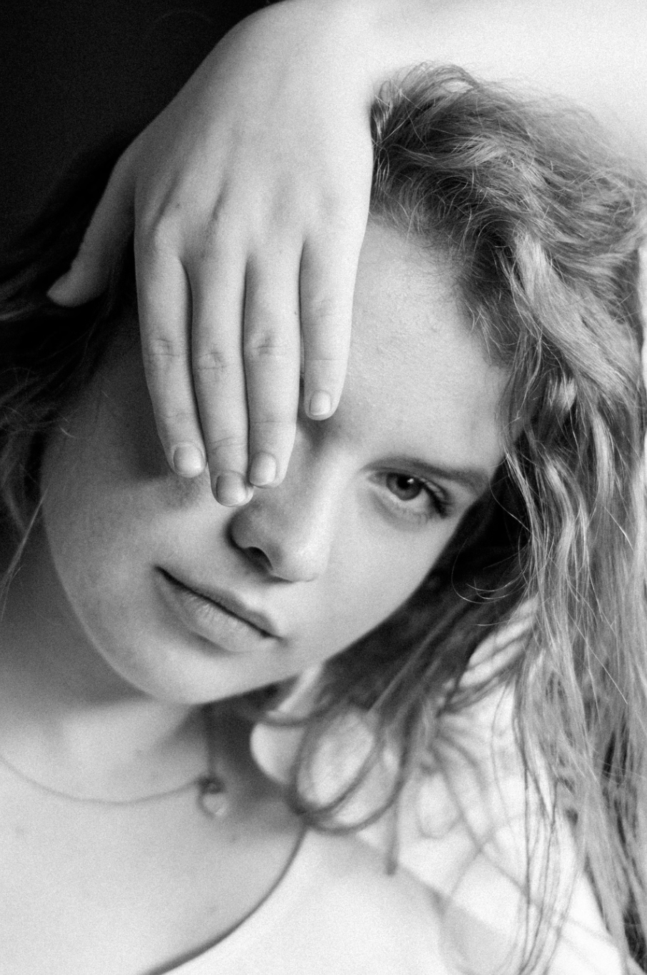 Привет, меня зовут Vikki фотограф с опытом более 7 лет