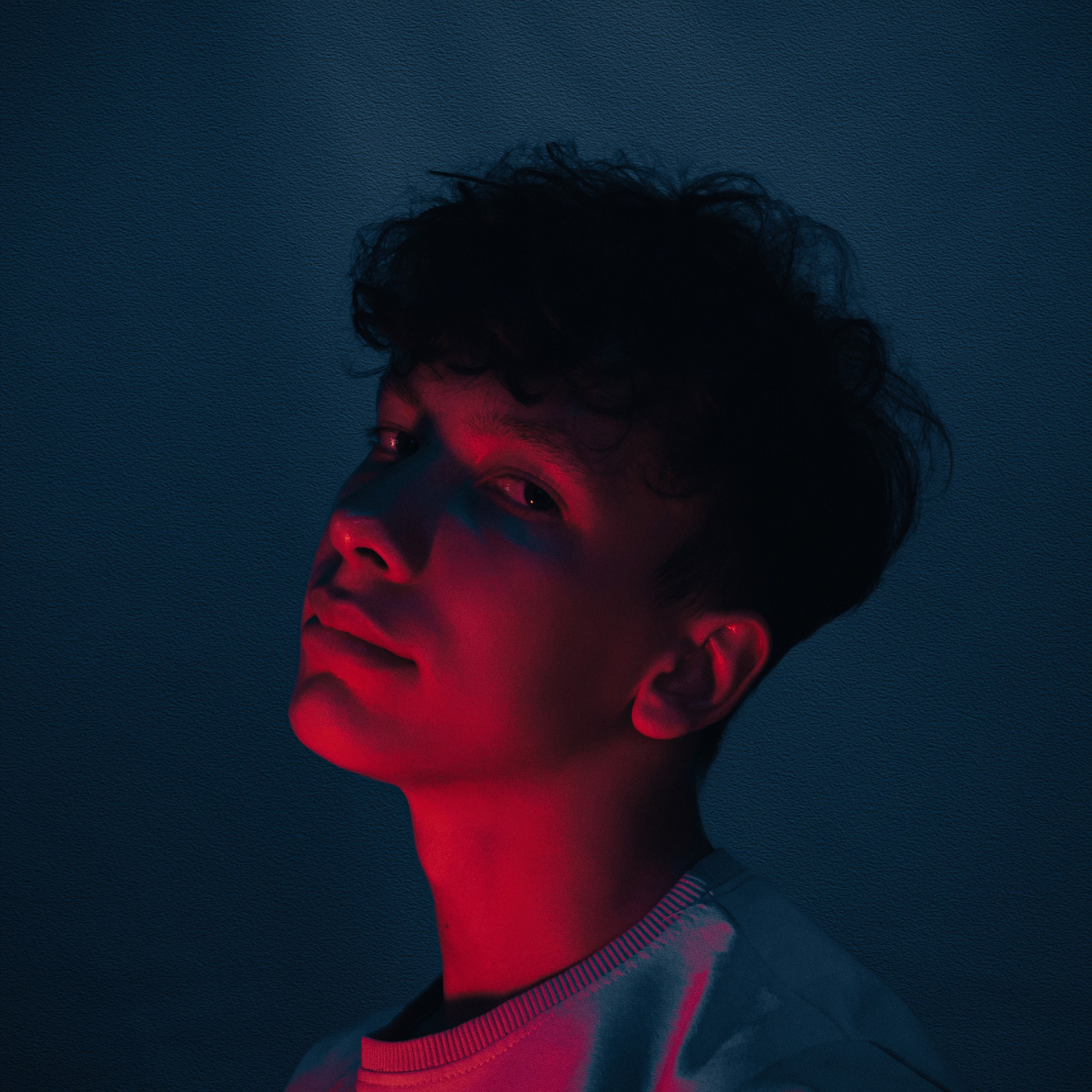 Контакты. Фотограф Артём Ющенко