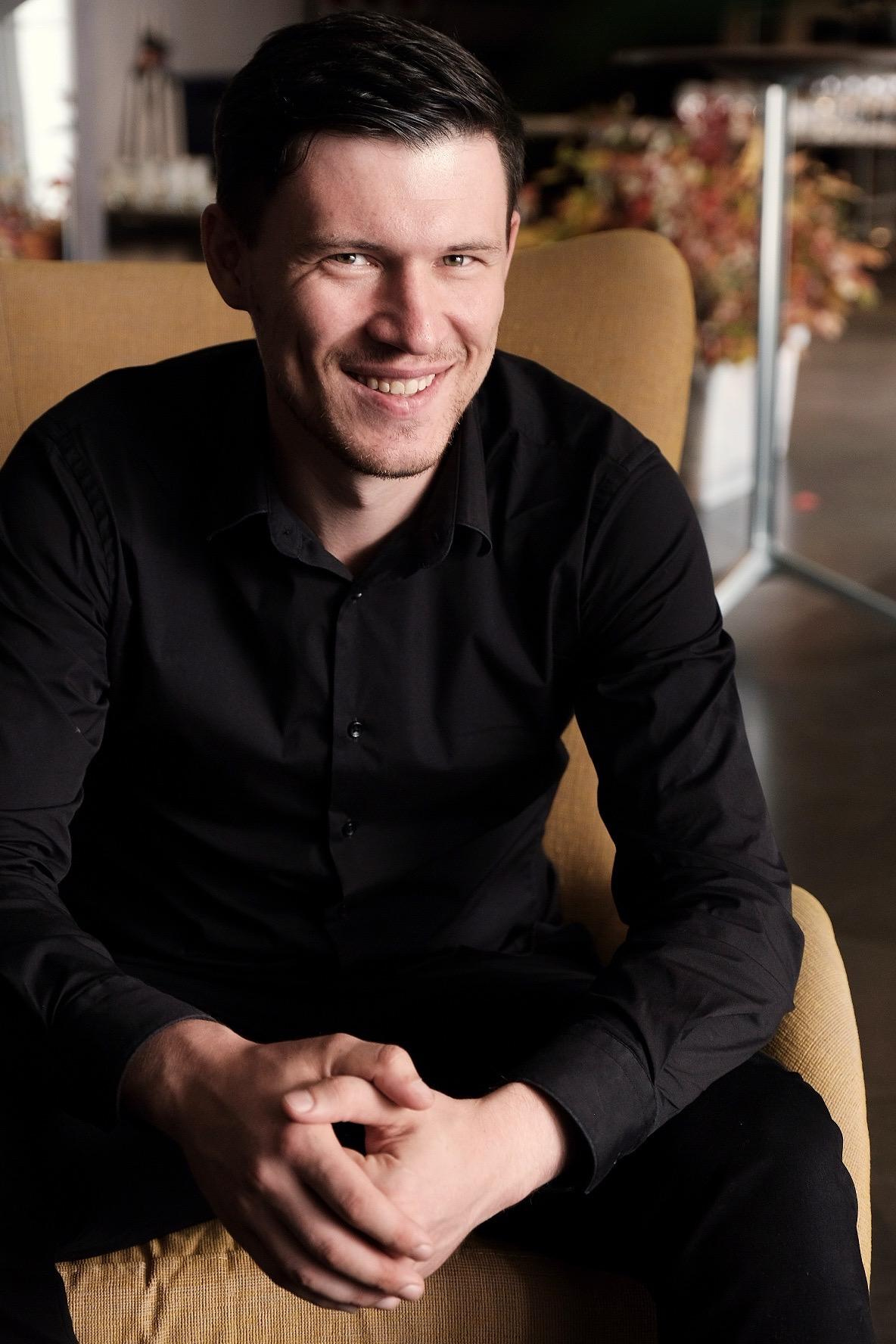 Контакты. Фотограф - Эльдар Вагапов