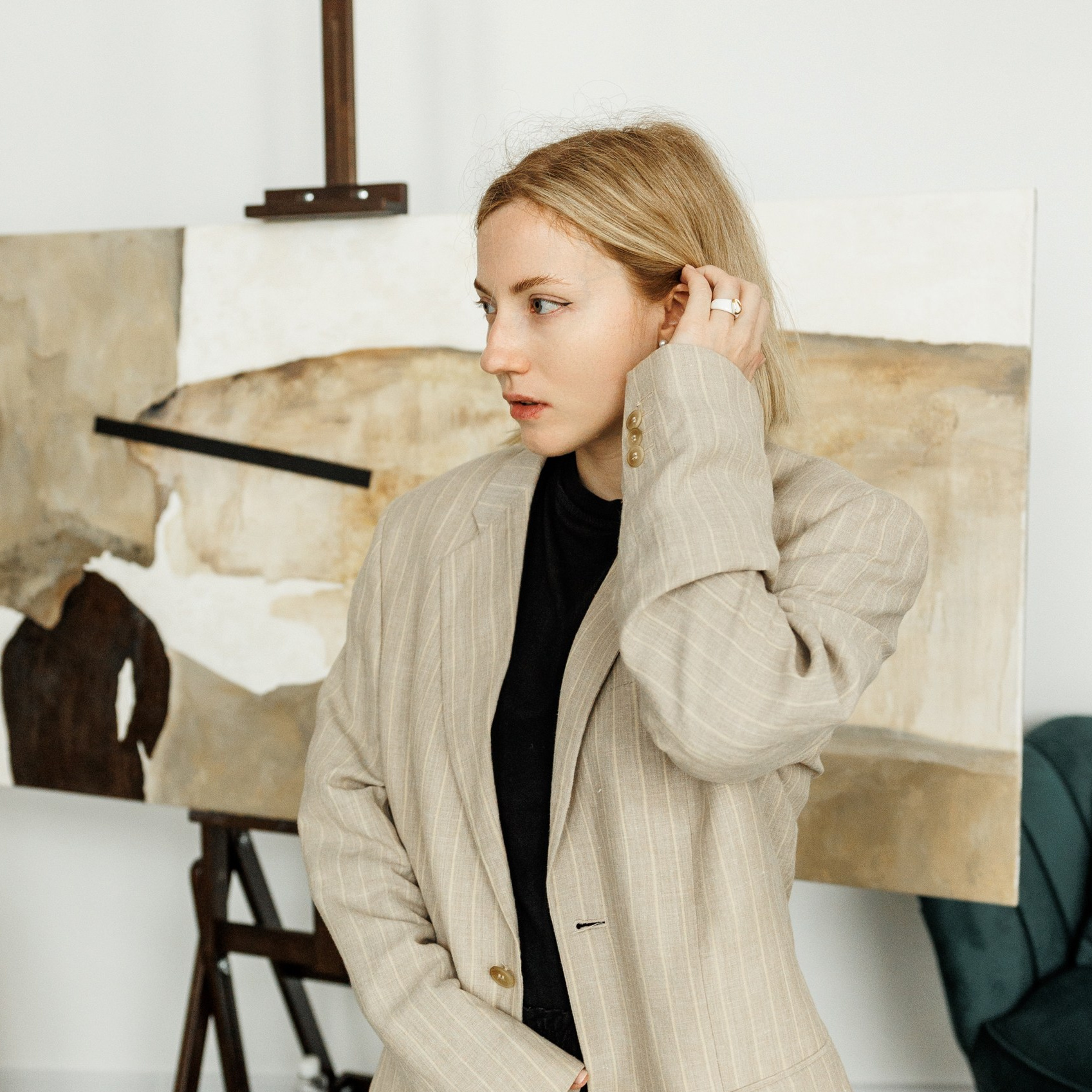 Контакты. Художник Карина Лукьяненко