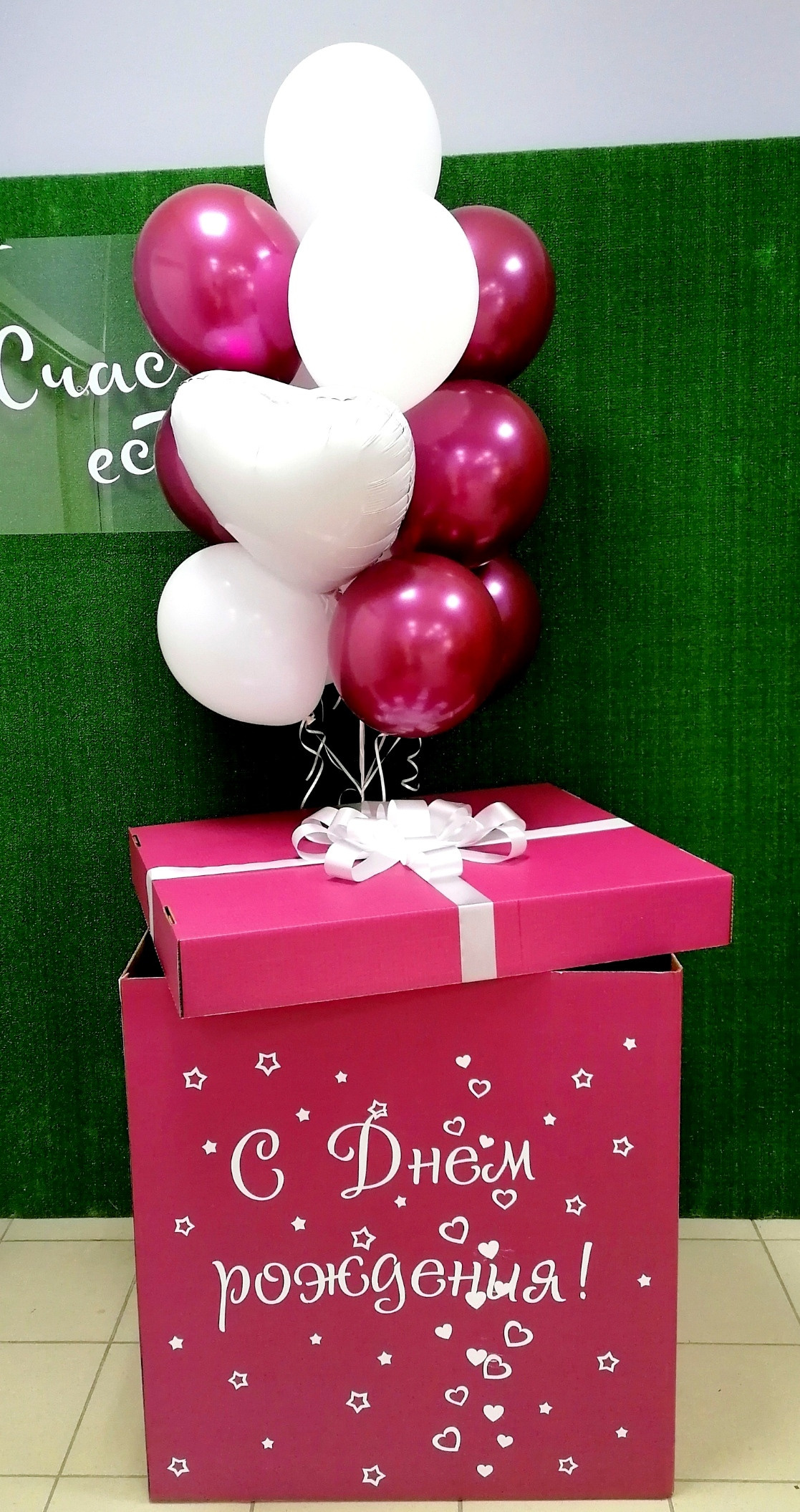 Коробка с шарами. Студия праздничного декора