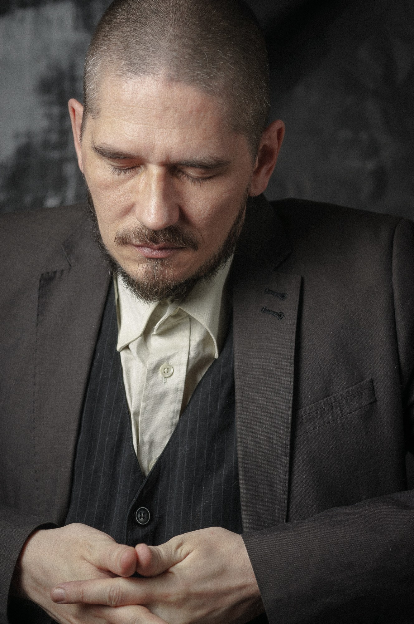 Контакты. RawCat. Портретная фотография Екатеринбург