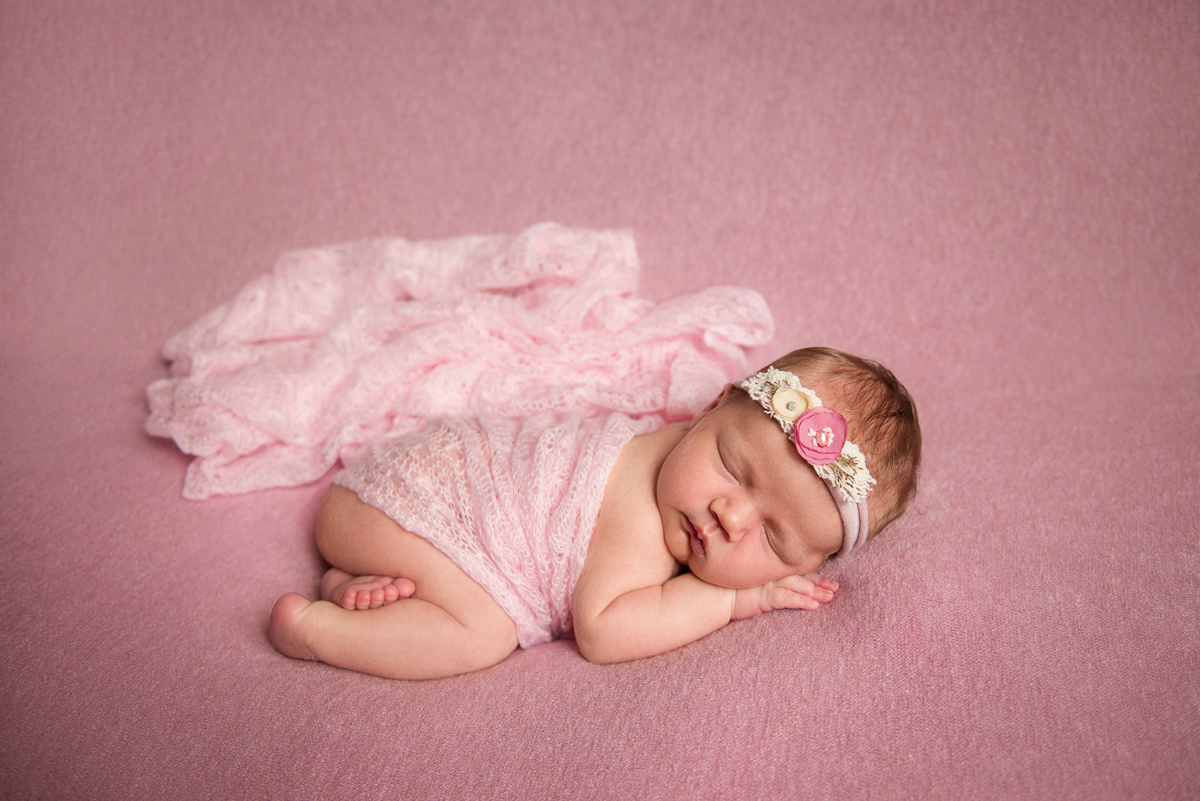 ПОЧЕМУ НОВОРОЖДЕННЫХ ФОТОГРАФИРУЮТ СПЯЩИМИ?. Фотограф новорожденных в Симферополе Елена Позднякова