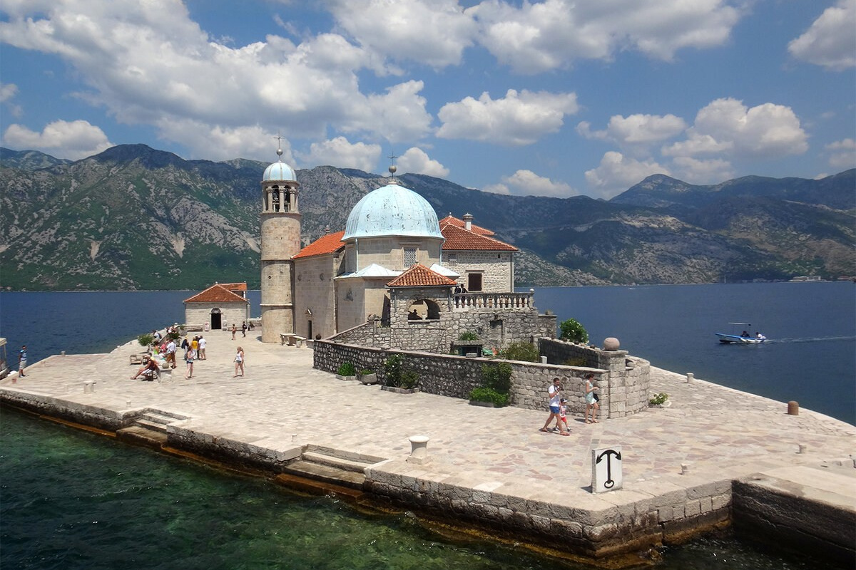 Photo shoot in the Perast and Virgin Island on the reef