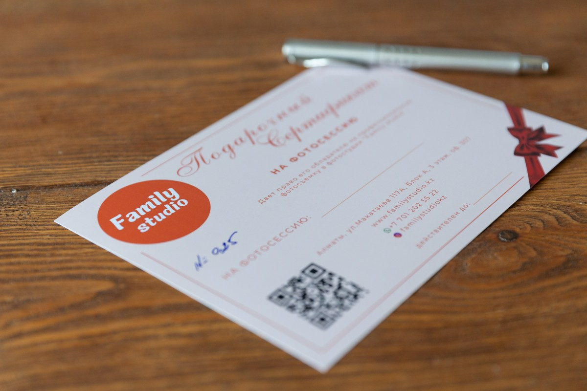 Лучший подарок - профессиональная фотосессия. Подарить фотосессию в студии Алматы.