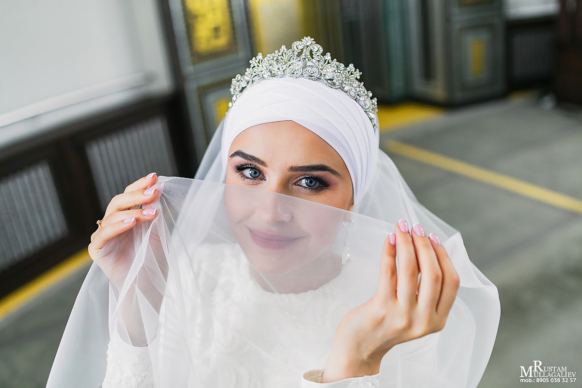 корона на никах, платок на никах, фата на никах, никах в мечете Ярдэм