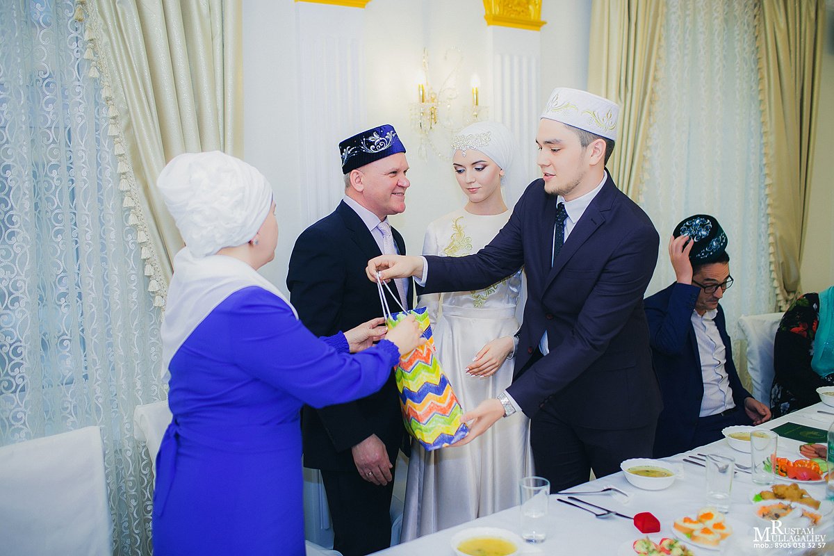 подарок на никах, чтение никах, платье на никах