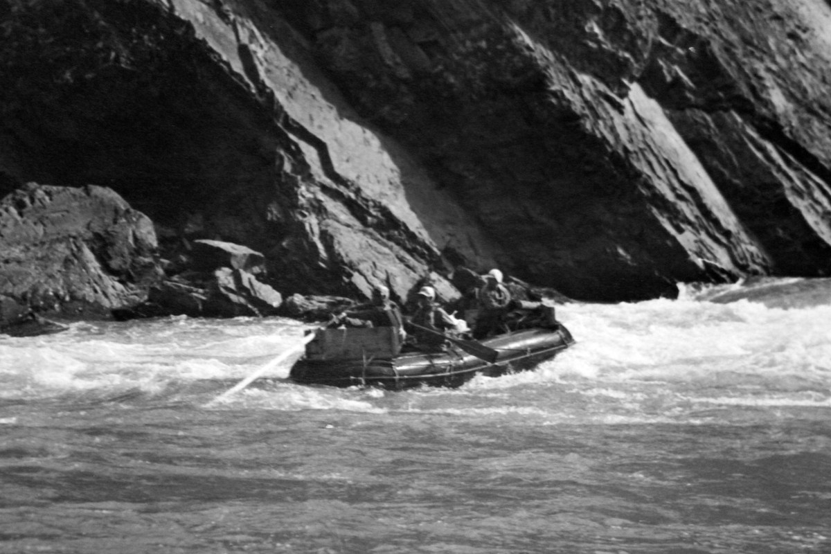 Первая экспедиция туристов-водников Алтая (1970). Фотограф Эдуард Алмадаков