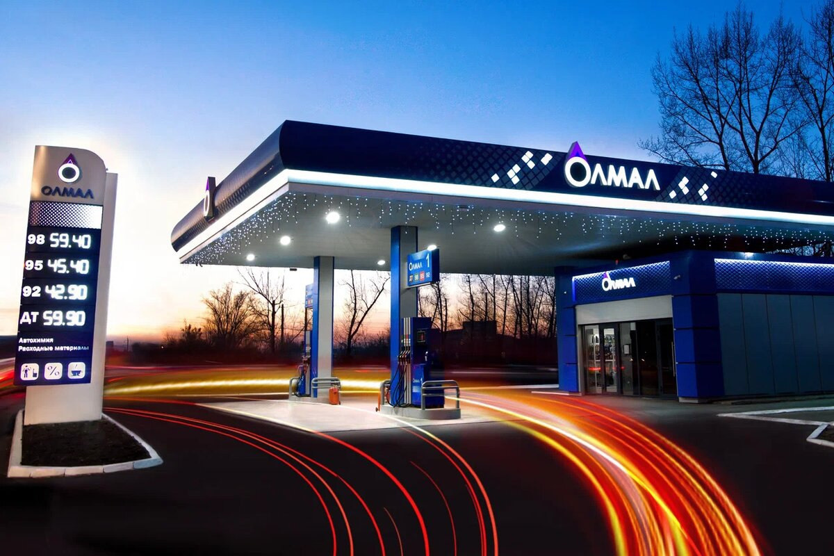 Как работать с крупными компаниями. Фотография АЗС
