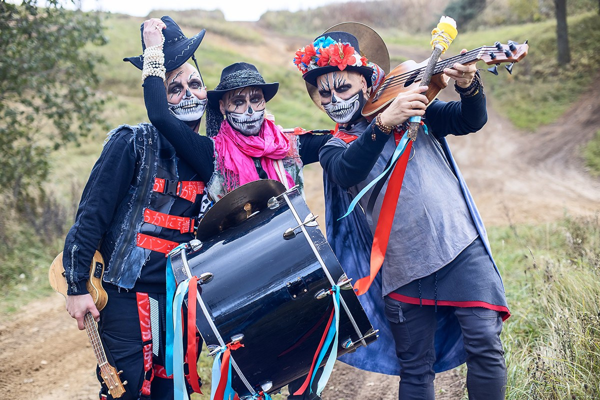 Фирменный стиль для группы Скворцы Степанова. Мира (жы!) и Наваждения