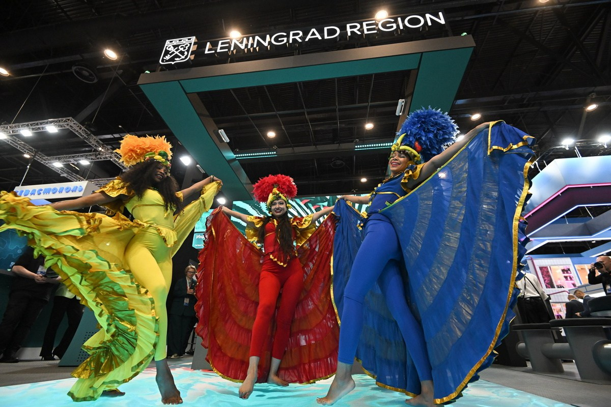 Миллиарды в кадре: как снимать на ПМЭФ. Документальный фотограф Сергей Вдовин