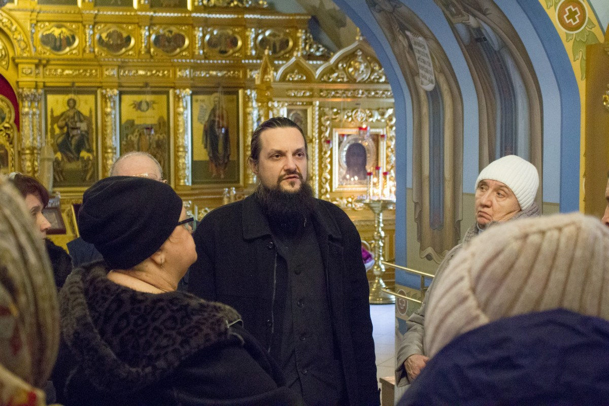 Около полусотни саратовцев приняли участие в новогодней экскурсии по Троицкому собору. Северное благочиние Саратовской епархии