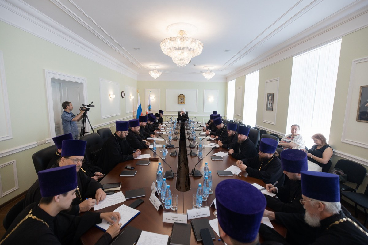Митрополит Игнатий возглавил работу Епархиального совета. Северное благочиние Саратовской епархии