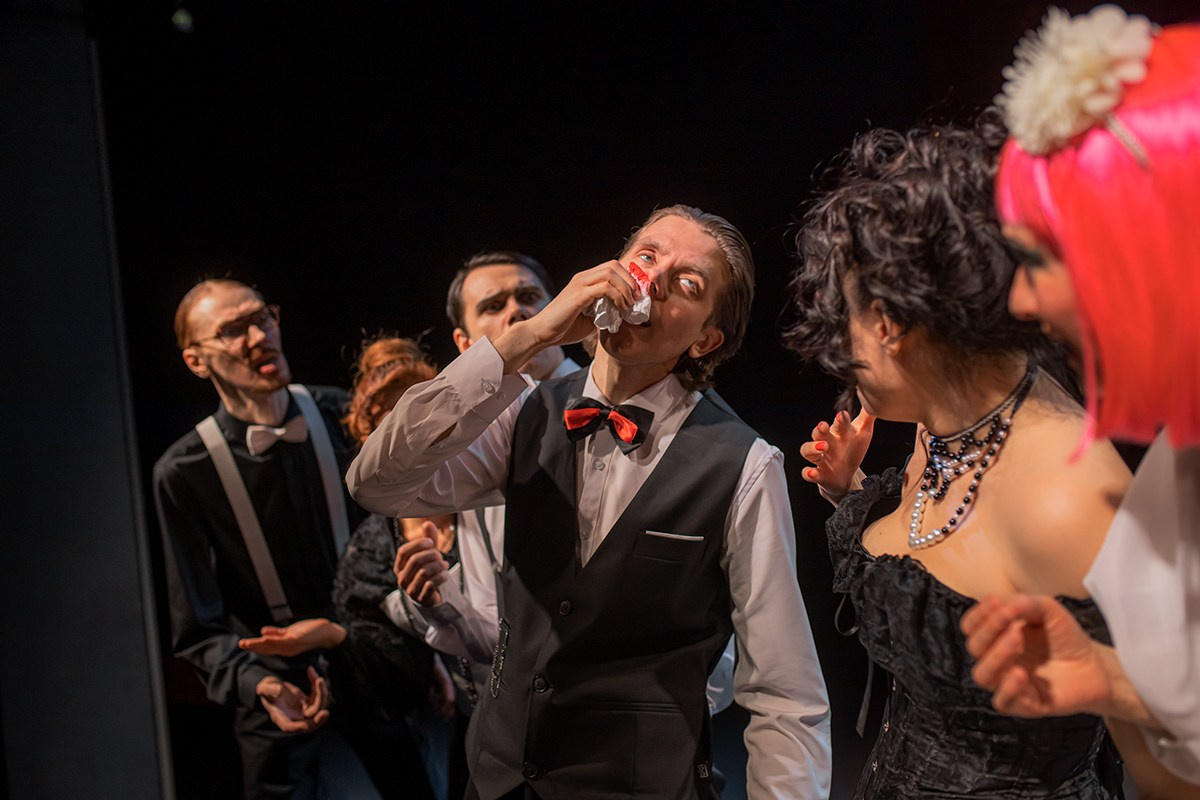 В театре «Дом Актера» состоялась премьера спектакля «Слухи» режиссера Алисы Девятовой. Журнал о самом особенном. Пермь и Пермский край