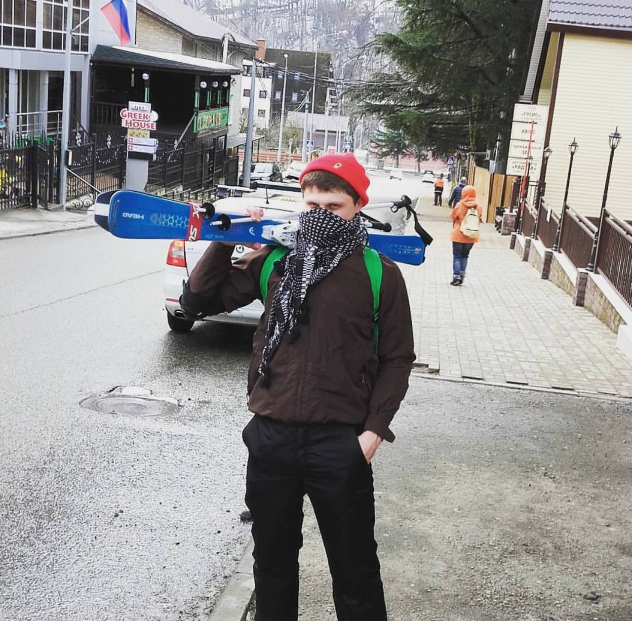 Обучение горным лыжам. Забронировать обучение. Инструкторы по горным лыжам и сноуборду Сочи Красная Поляна. Горнолыжная школа