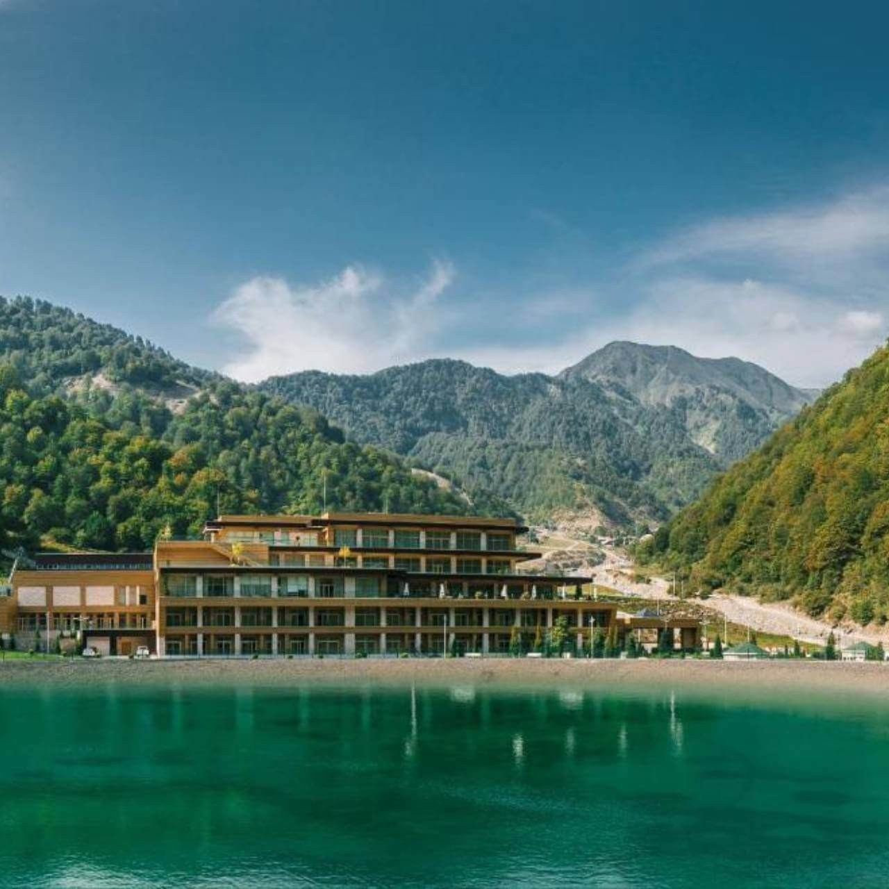 Курорт Chenot Palace Gabala — люксовый оздоровительный курорт в горах Азербайджана
