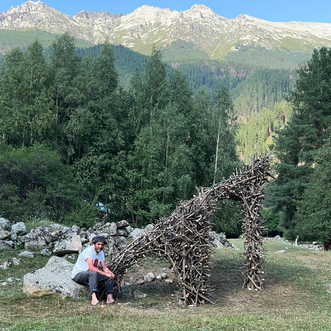 Ленд Арт на Кавказе. Sculptor Aleksei Dmitriev