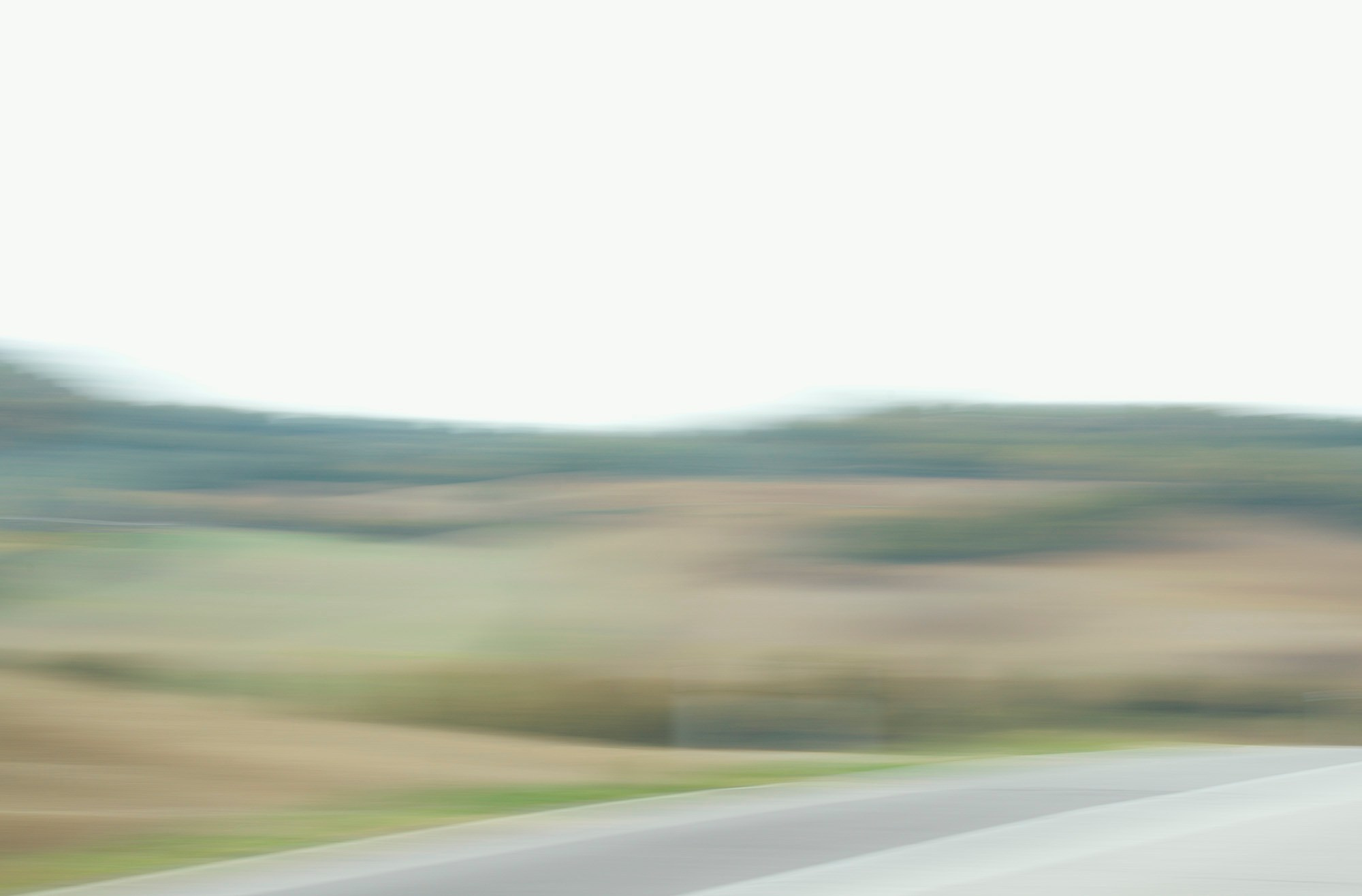 Sunlit Tuscan fields — абстрактная интерьерная фотография в зелёных тонах, Тоскана.