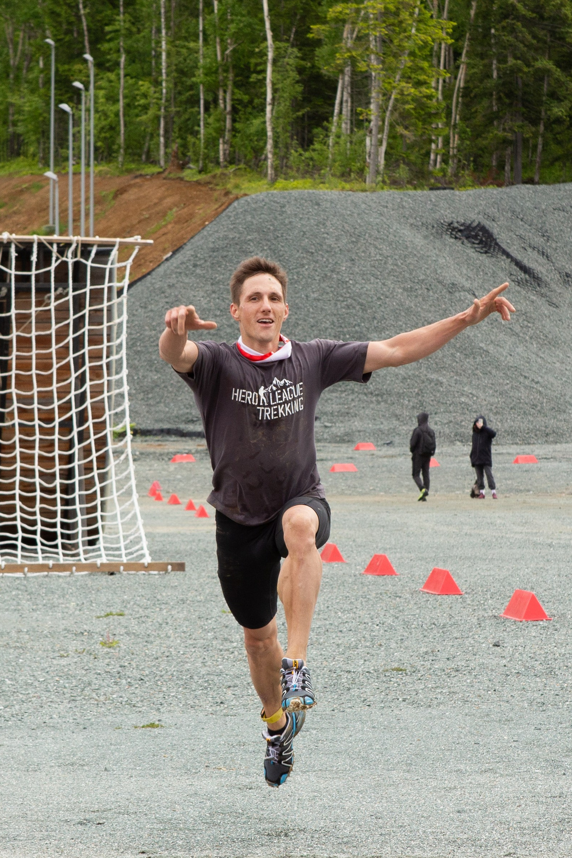 На территории Сахалинской области проводится большое количество спортивных мероприятий в частности легкоатлетические забеги и забеги с препятствиями. Спортсмены преодолевают полосы препятствий из рукоходов, покрышек, сеток на сложном рельефе. 