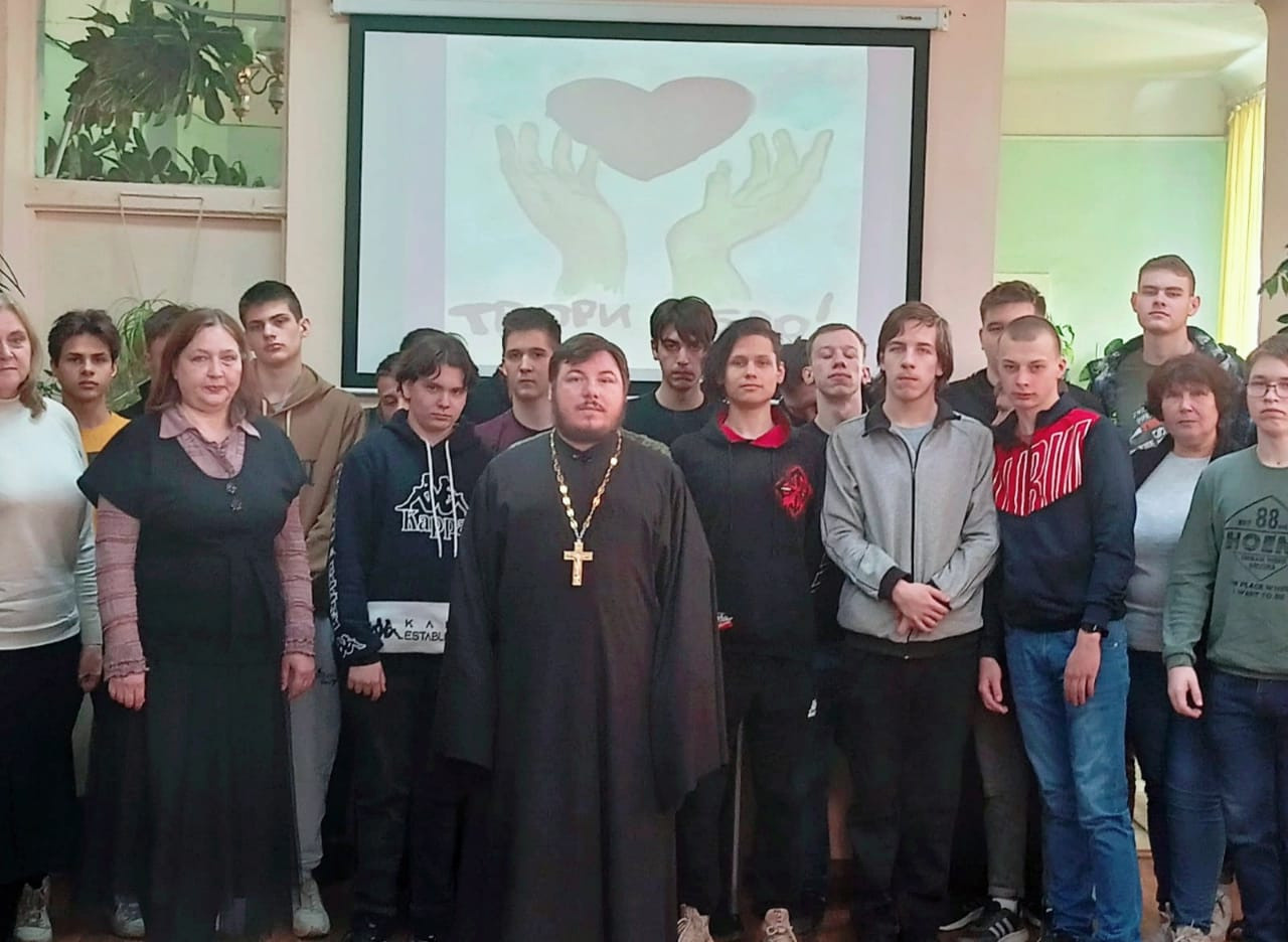 Священник поговорил со студентами о смысле жизни. Северное благочиние Саратовской епархии