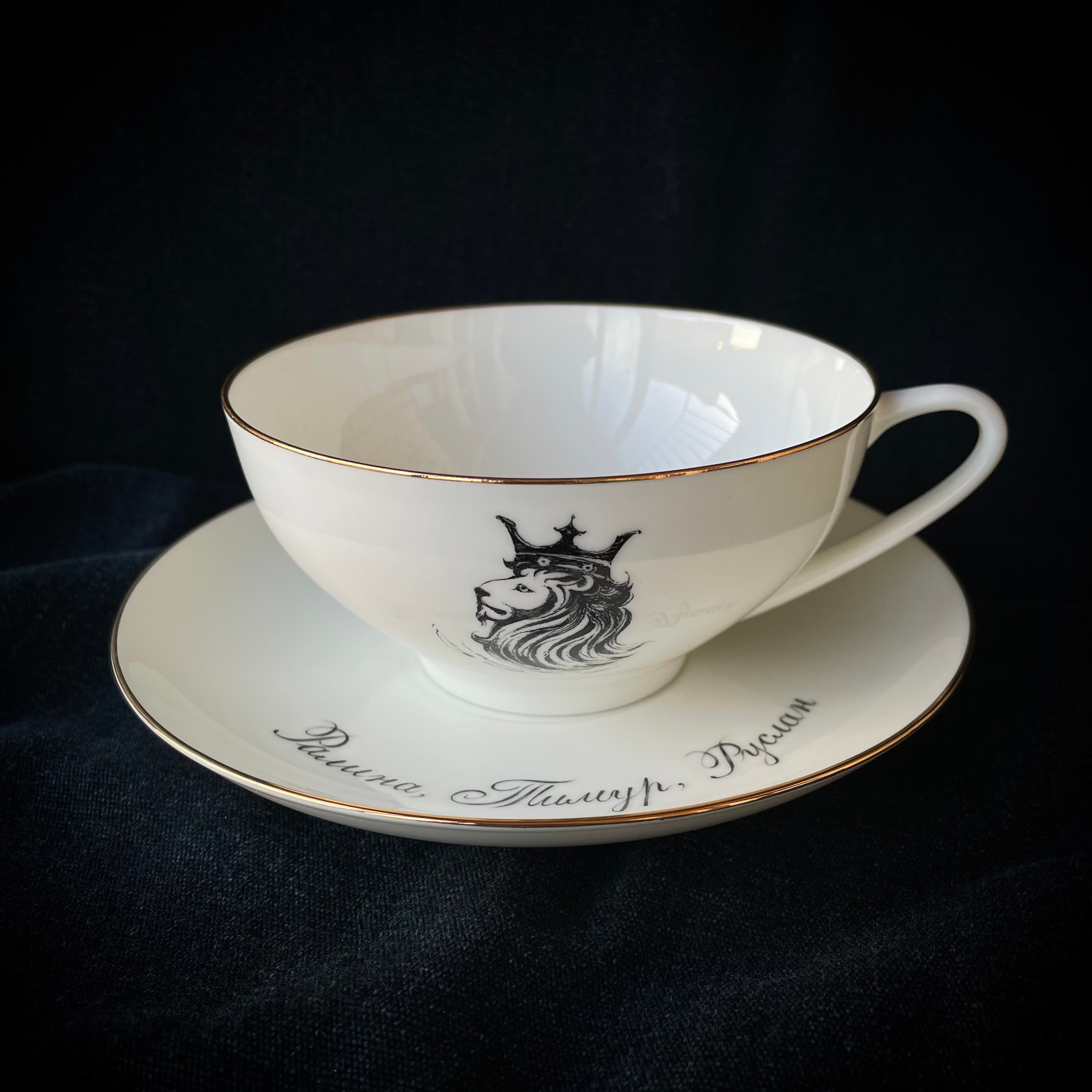 Памятная надпись на фарфоре. Костяной фарфор ИФЗ. Роспись фарфора в Санкт-Петербурге