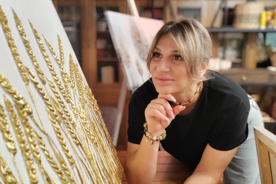 О Надежде Бородиной – Мастере Современного исткусства. MONA-ART. Студия авторского декора на заказ: зеркала-скалы по вашим размерам, столики, 3D панно, интерьерные картины, торшеры, светильники,