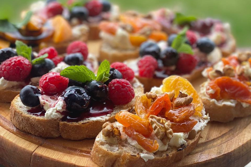 Станция сладких брускетт. Кейтеринг Royal Catering | По Москве и Московской области организуем р
