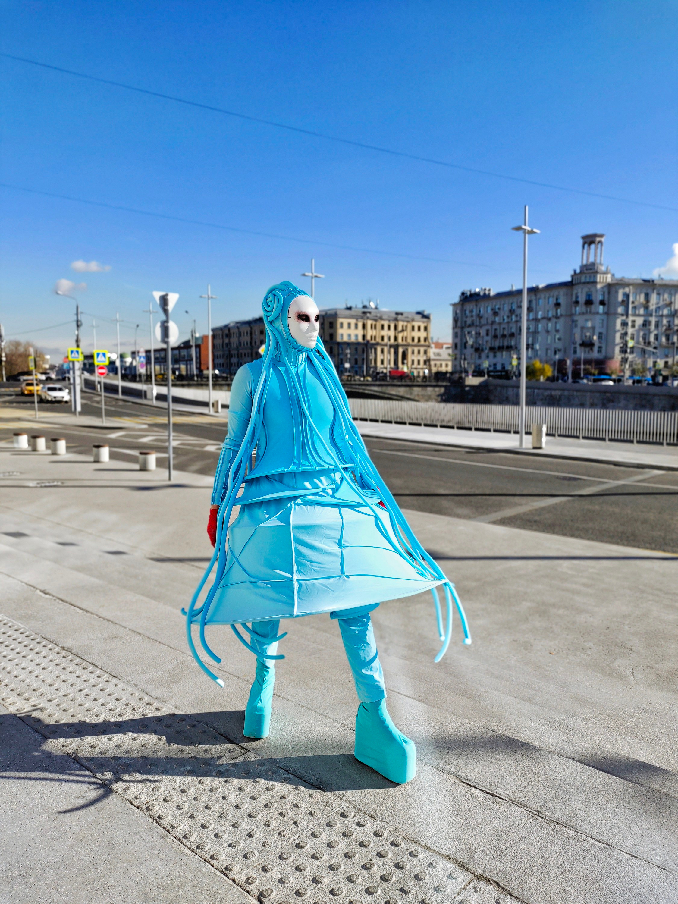 Мим от Лисавлесу на маскарадную вечеринку праздника Хэллоуин в Москве.