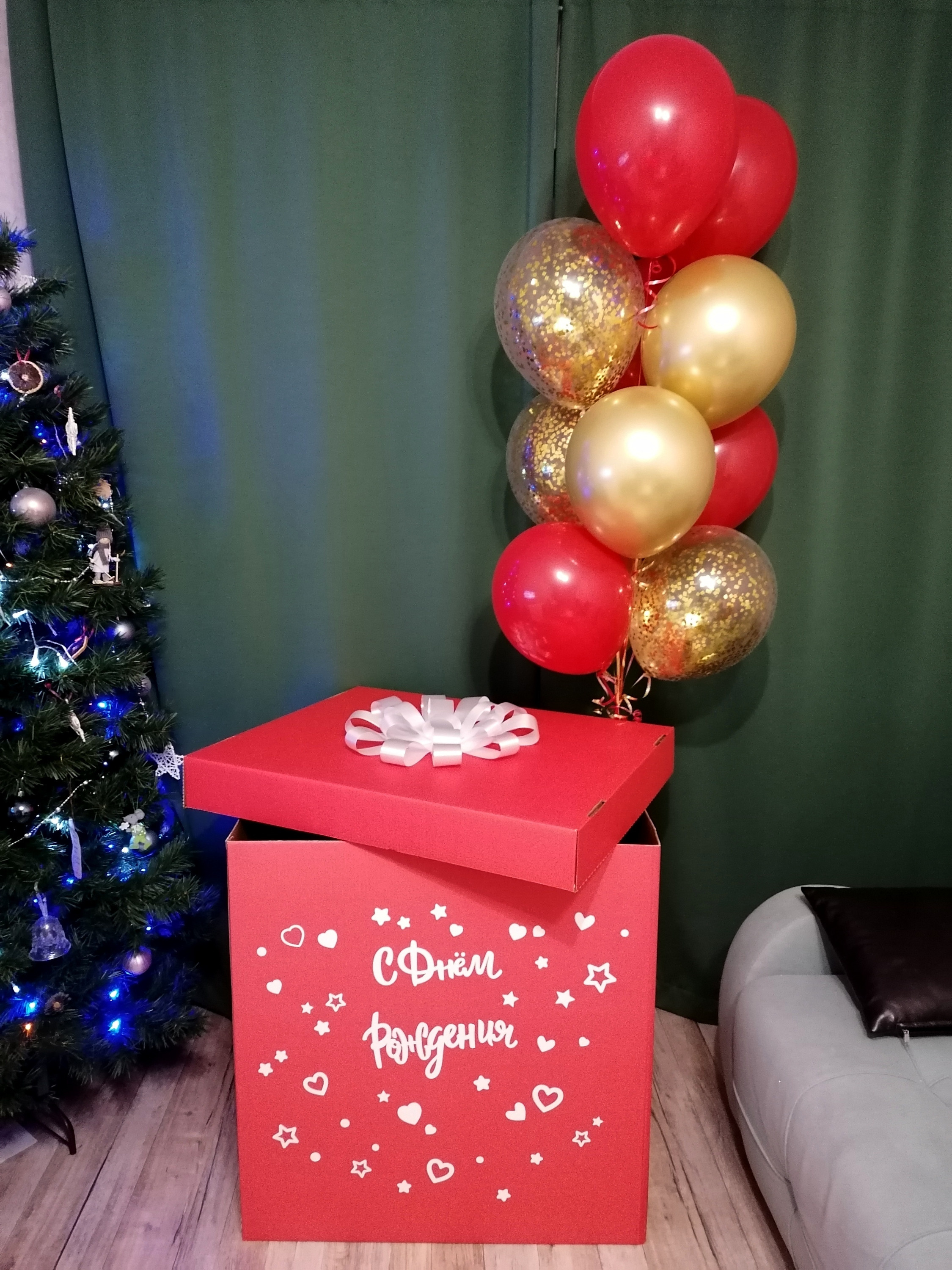 Коробка с шарами. Студия праздничного декора