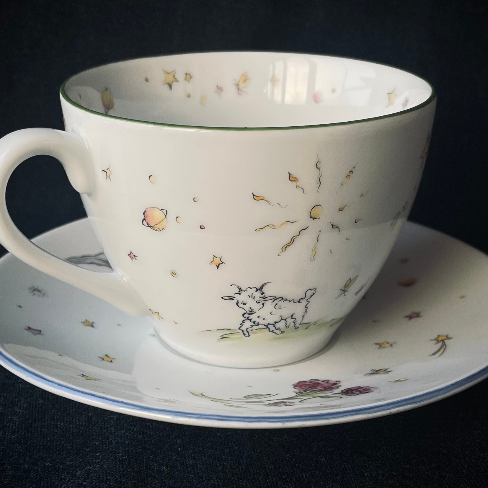 Ежик в тумане. Костяной фарфор ИФЗ. Надглазурная роспись по фарфору в Санкт-Петербурге.