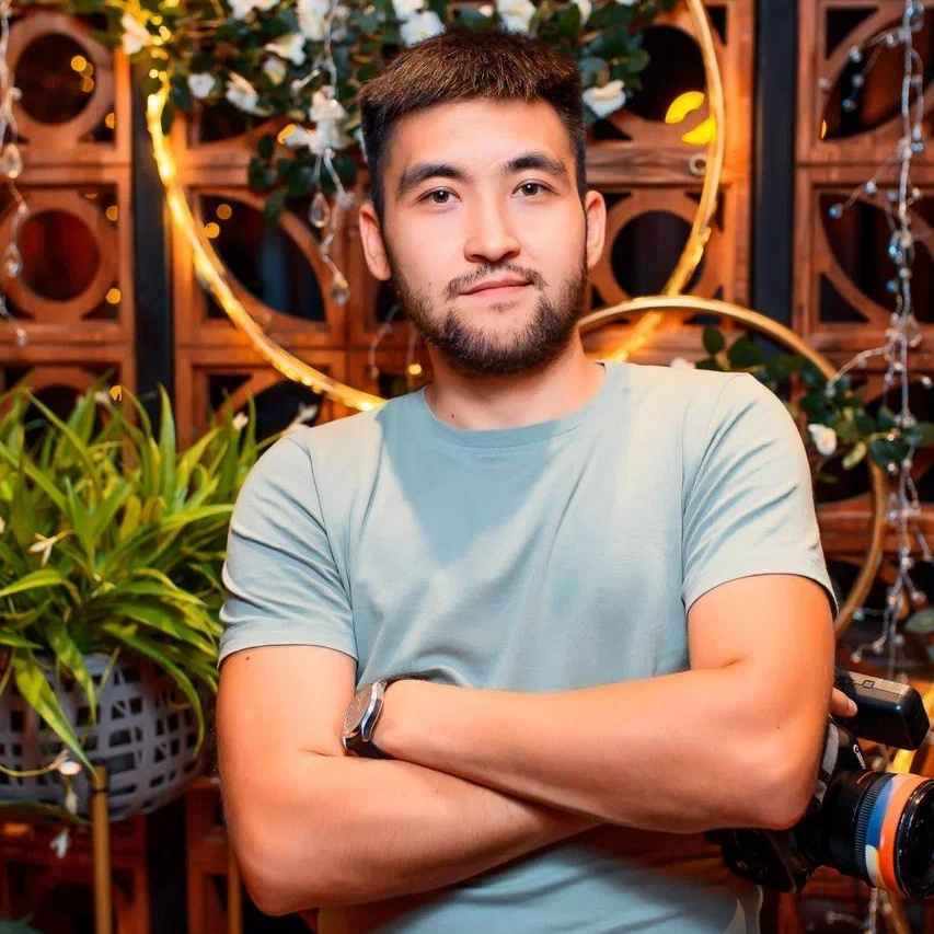 Контакты. Султанбек Унгарбеков|Фотограф Алматы