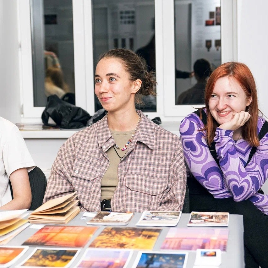 CV. Мультидисциплинарная художница